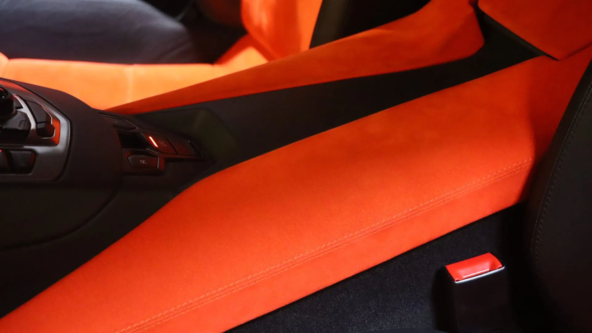 Lamborghini AVENTADOR — photo 29