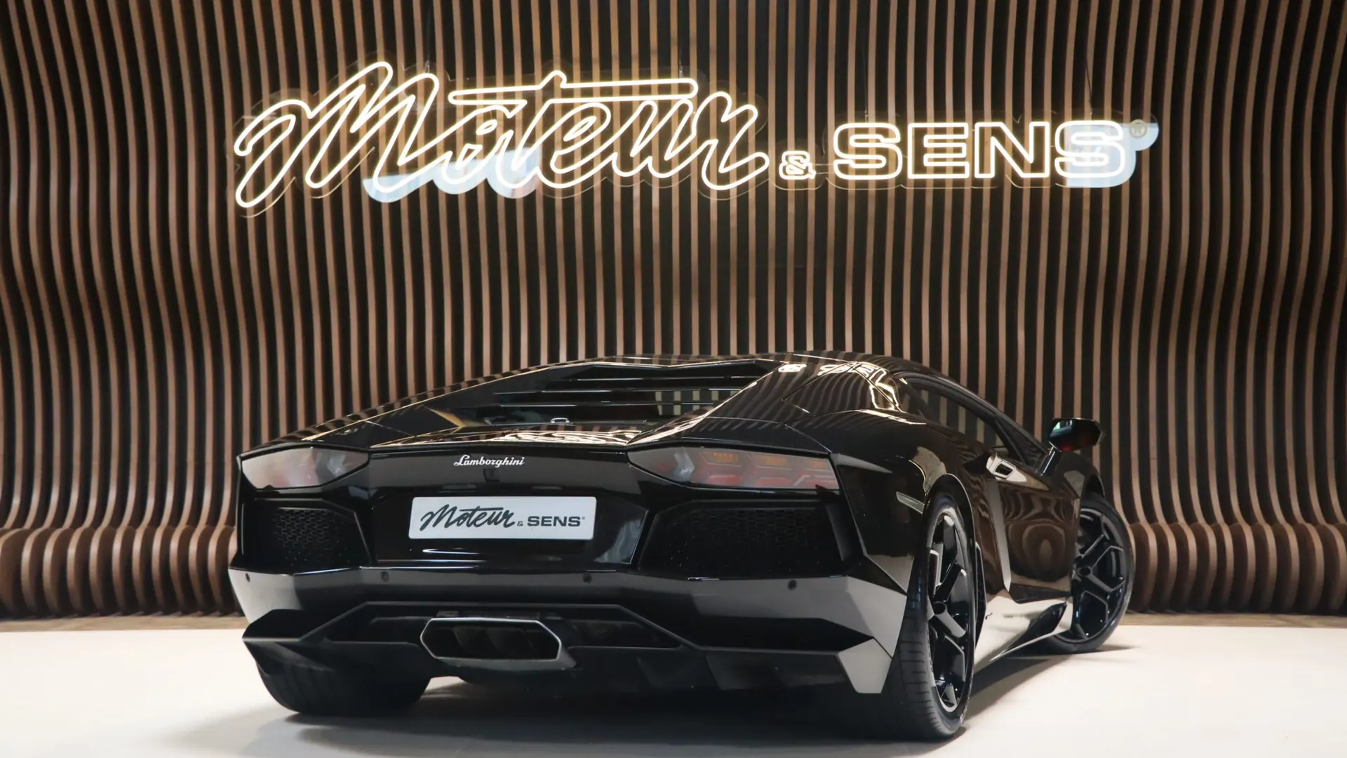 Lamborghini AVENTADOR — photo 2