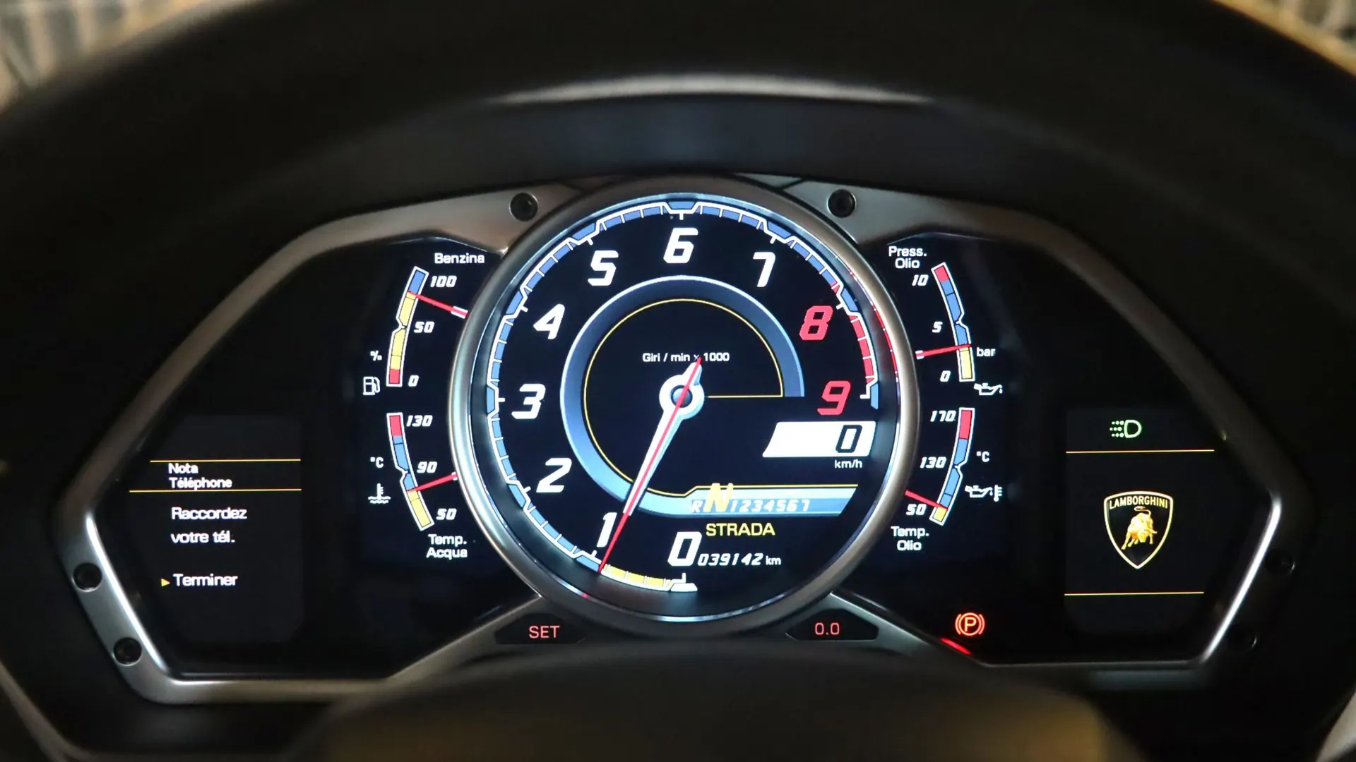 Lamborghini AVENTADOR — photo 21