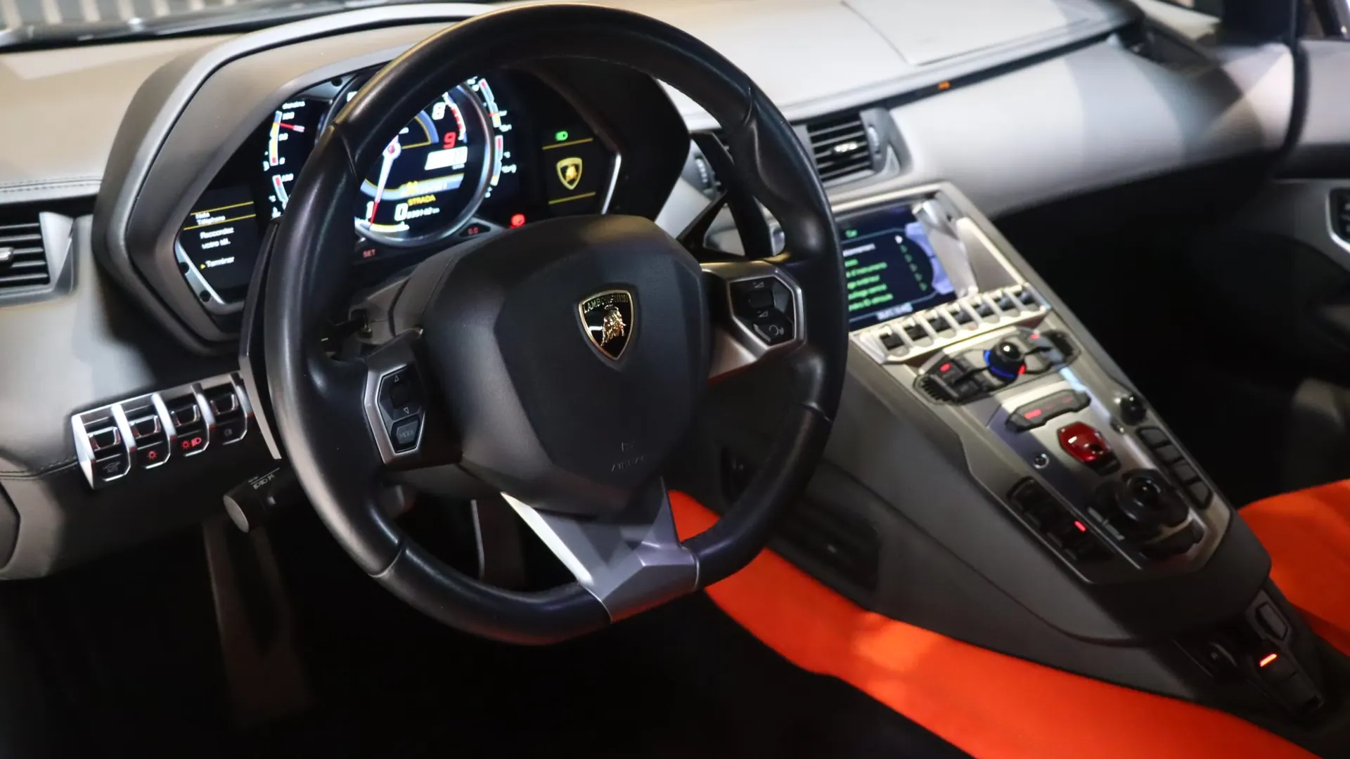 Lamborghini AVENTADOR — photo 14