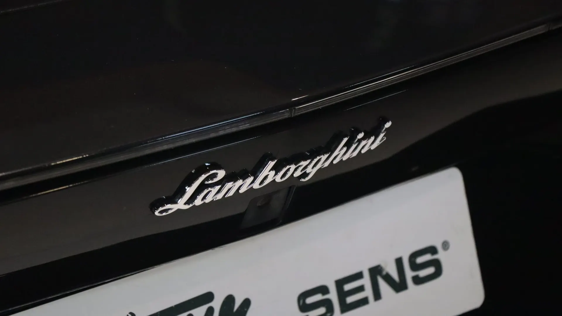 Lamborghini AVENTADOR — photo 46