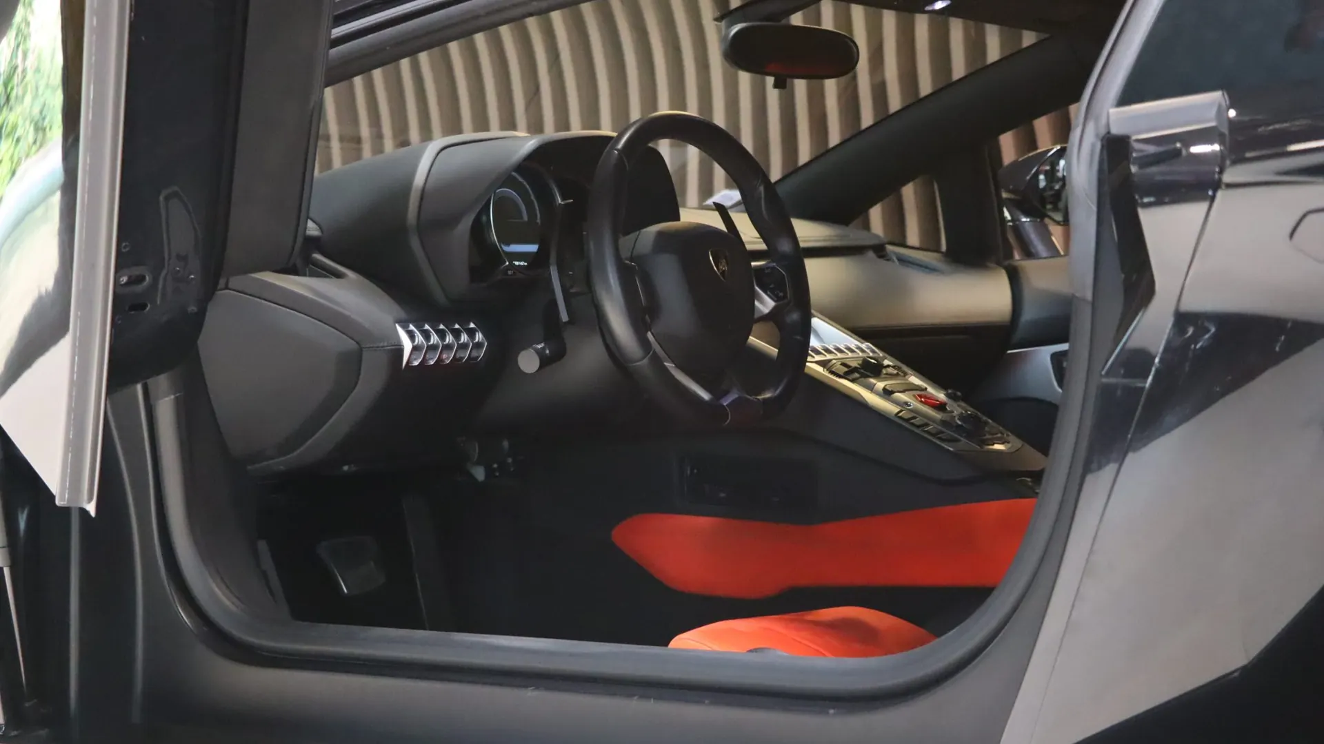 Lamborghini AVENTADOR — photo 8