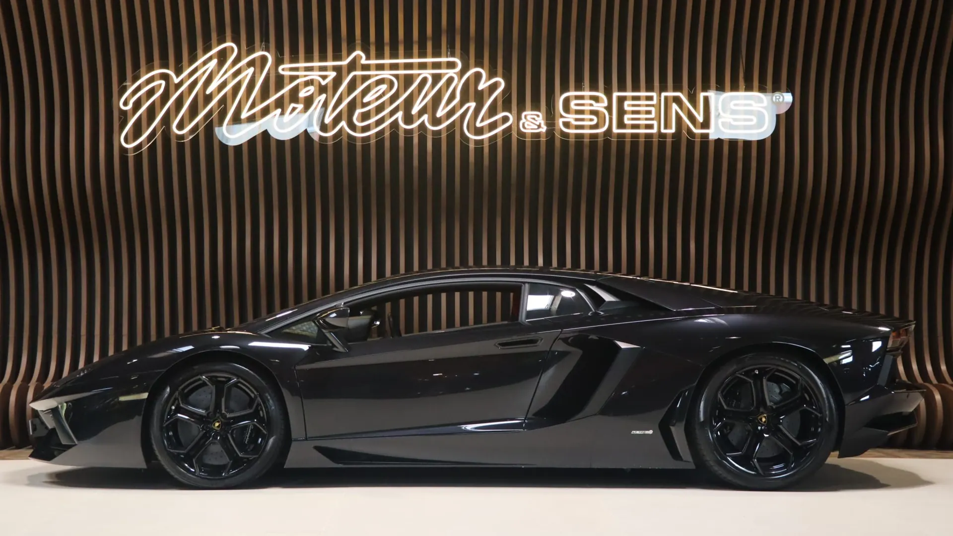 Lamborghini AVENTADOR — photo 5