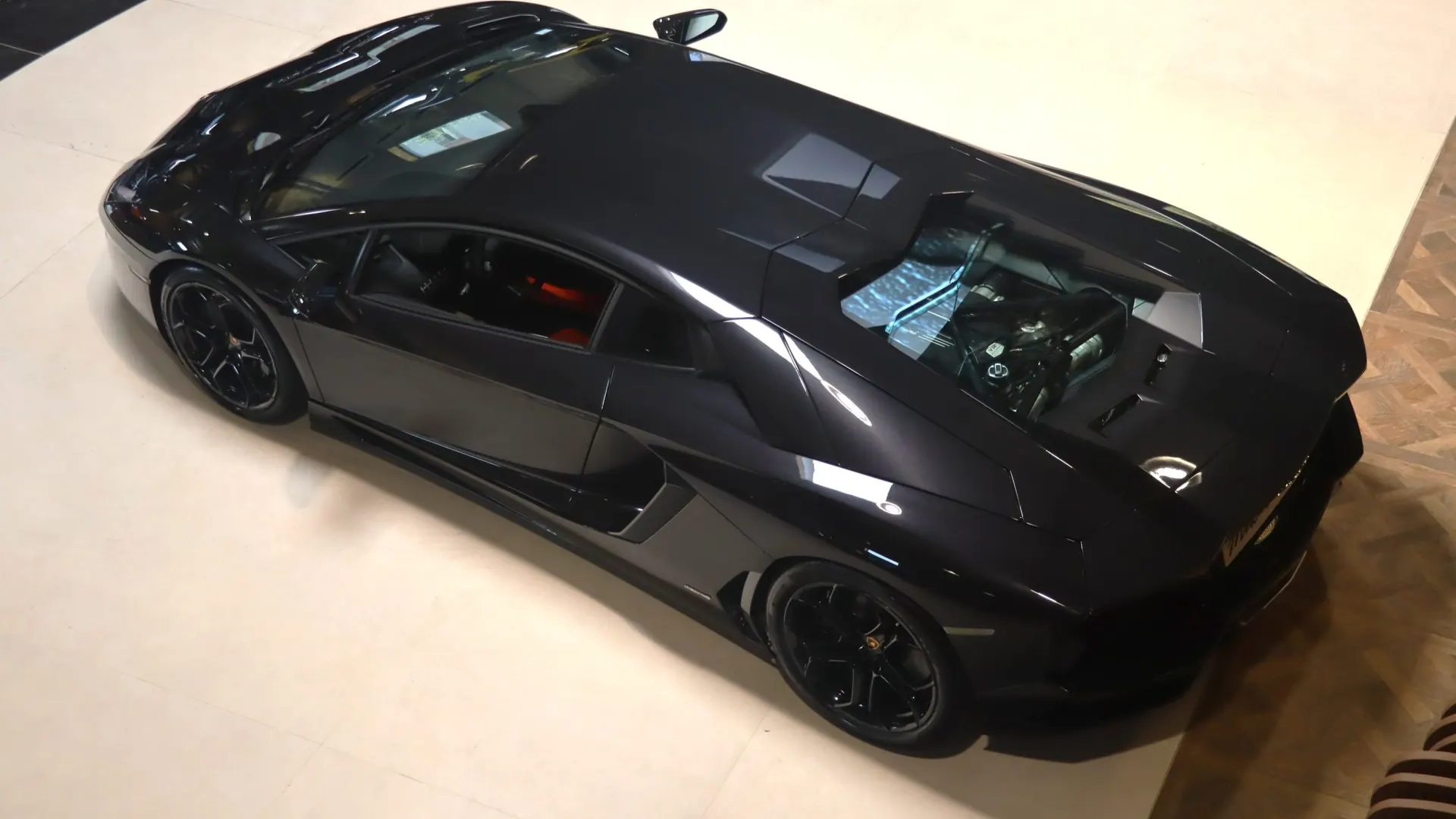 Lamborghini AVENTADOR — photo 48