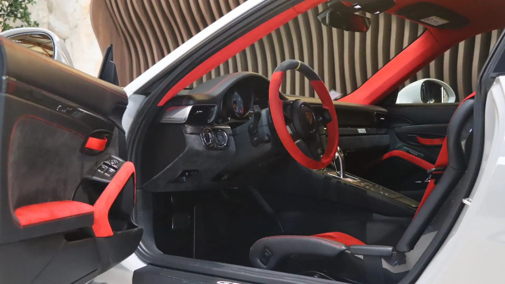 Porsche 911 — photo 8