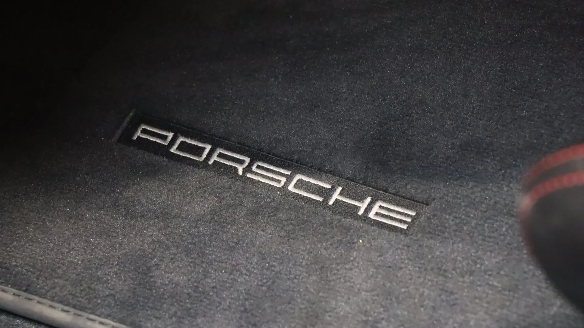 Porsche 911 — photo 15