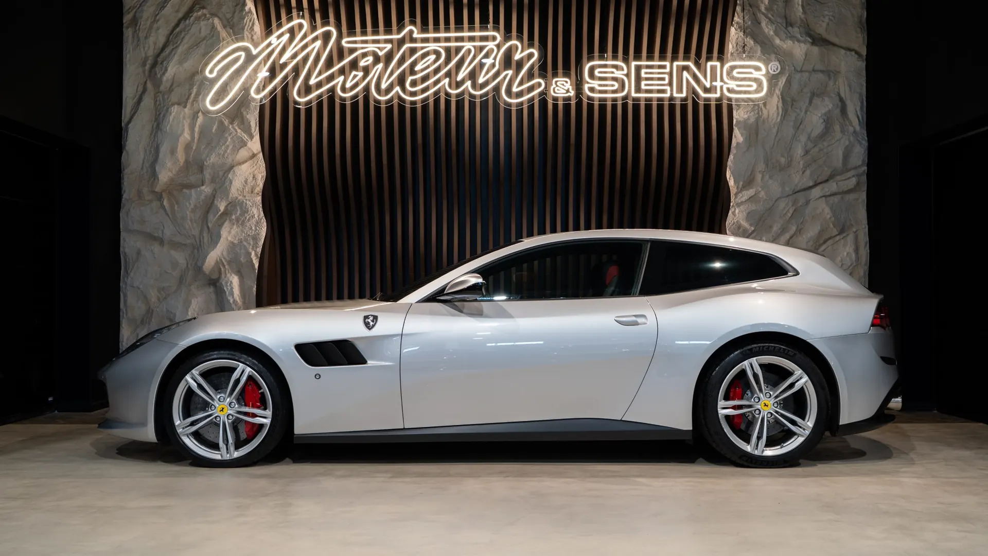 Ferrari GTC4 — photo 5
