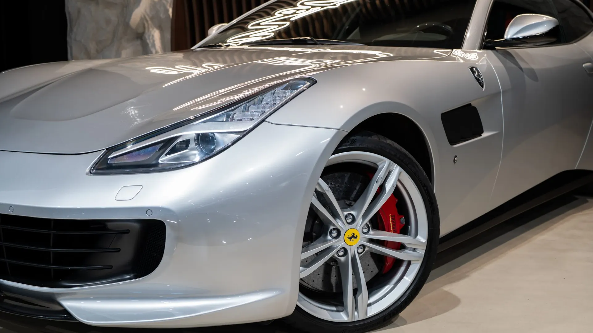 Ferrari GTC4 — photo 37