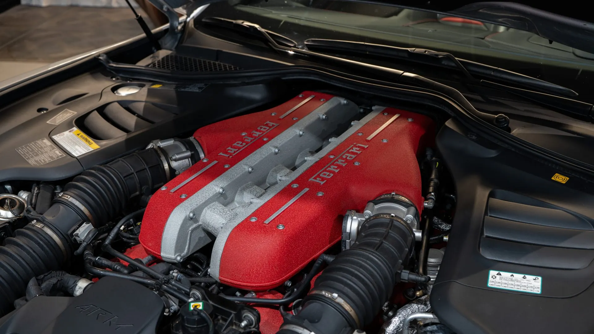 Ferrari GTC4 — photo 36