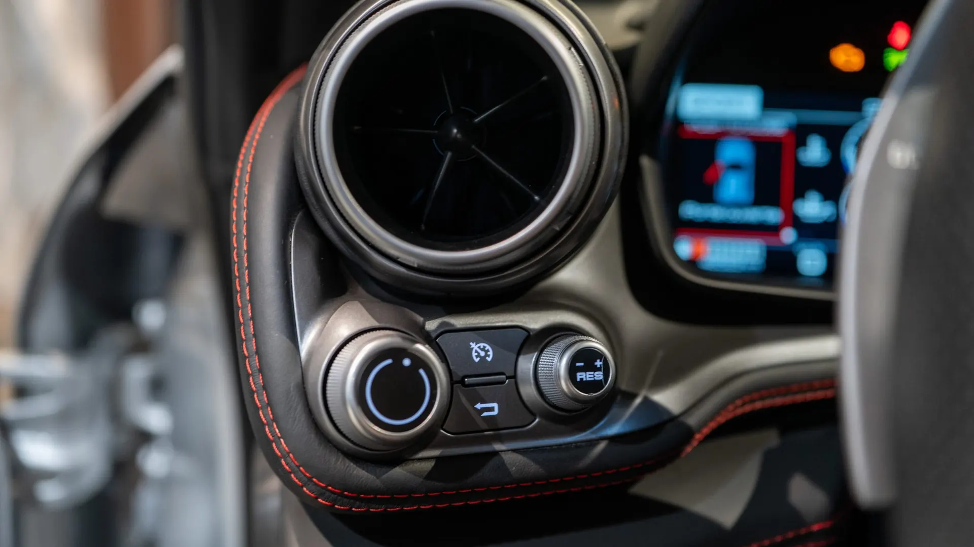 Ferrari GTC4 — photo 22