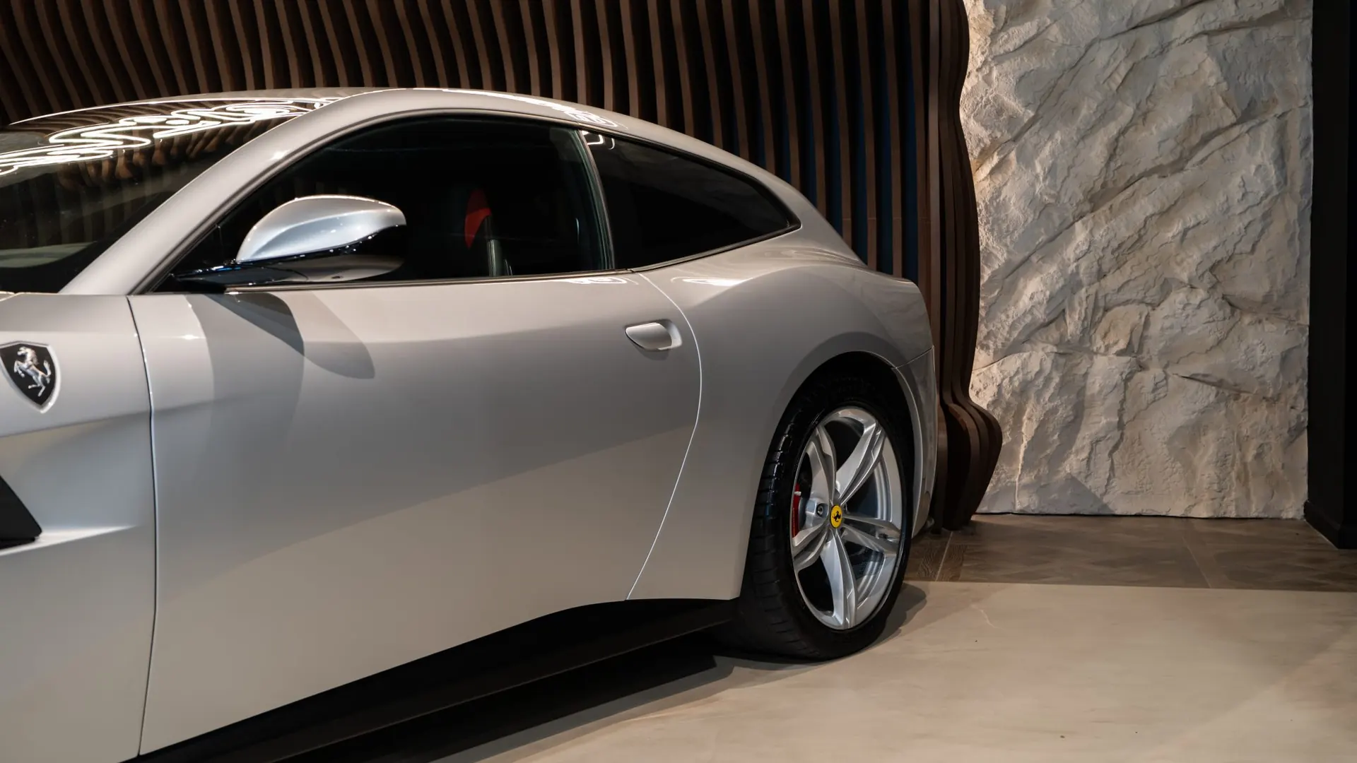 Ferrari GTC4 — photo 41