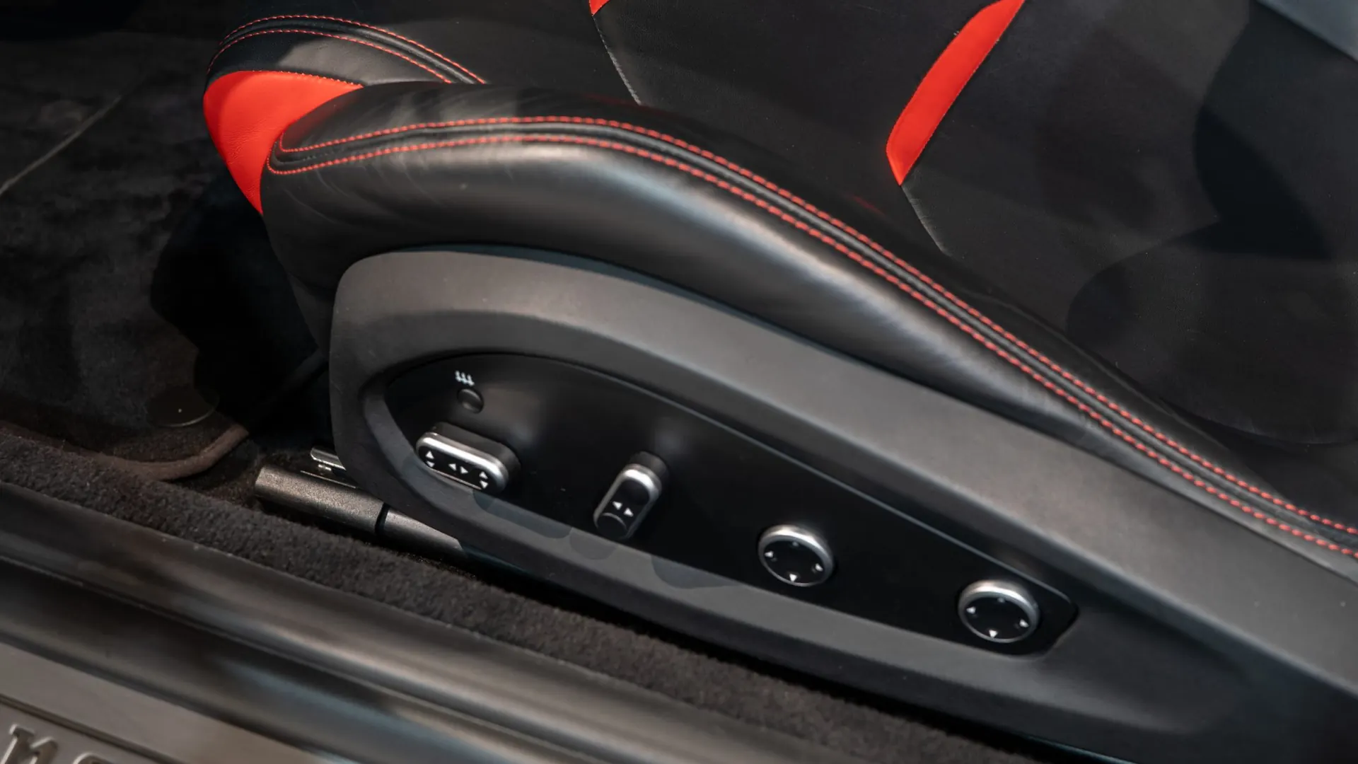 Ferrari GTC4 — photo 14