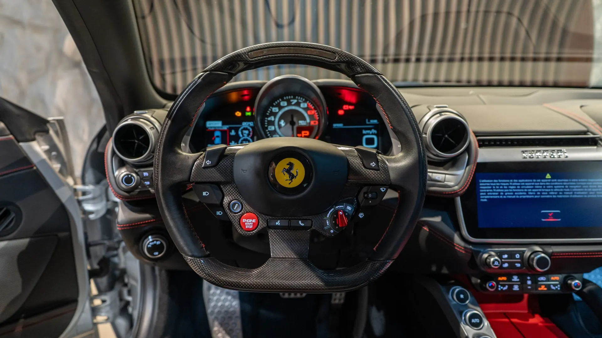 Ferrari GTC4 — photo 6