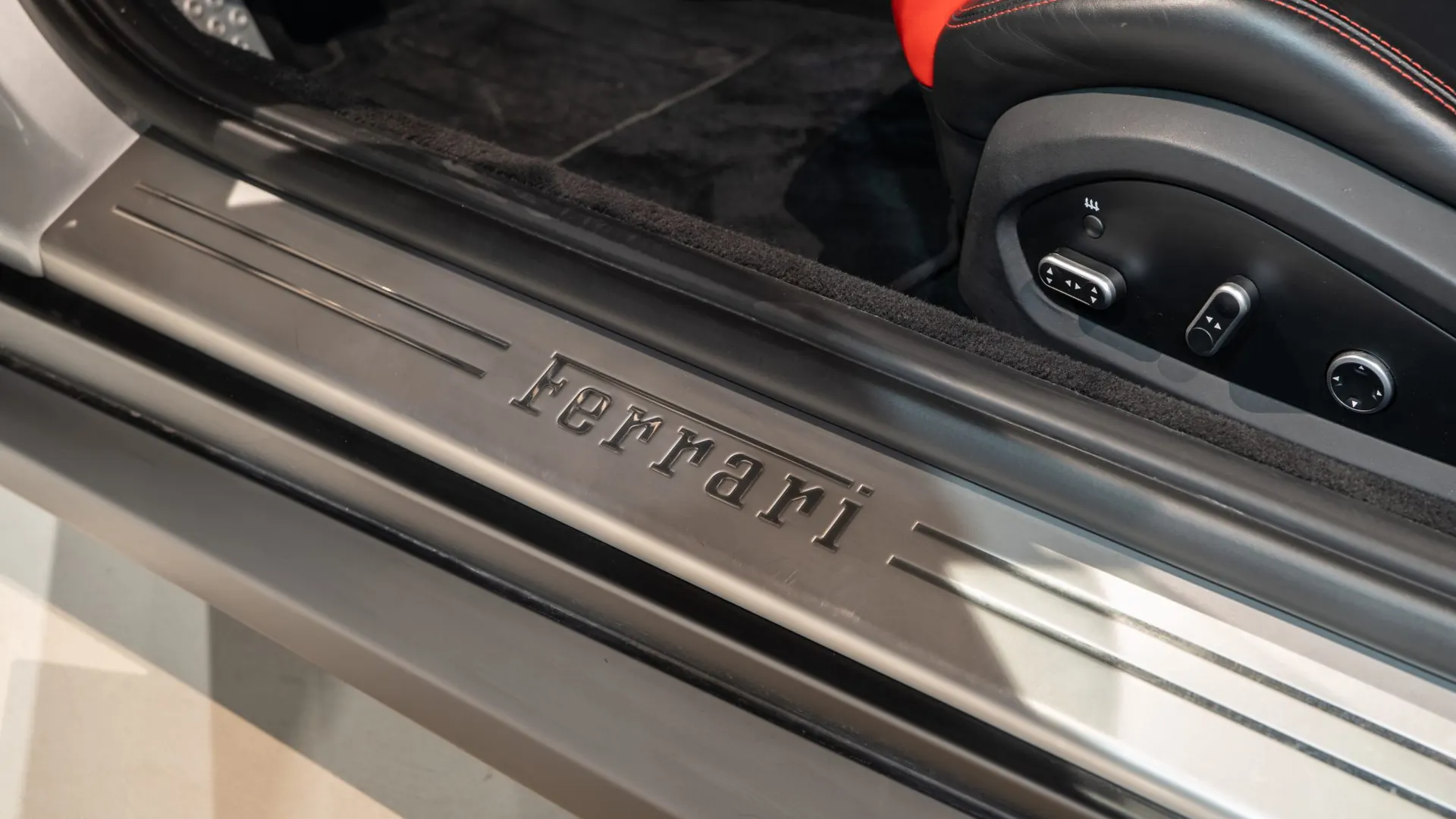 Ferrari GTC4 — photo 11
