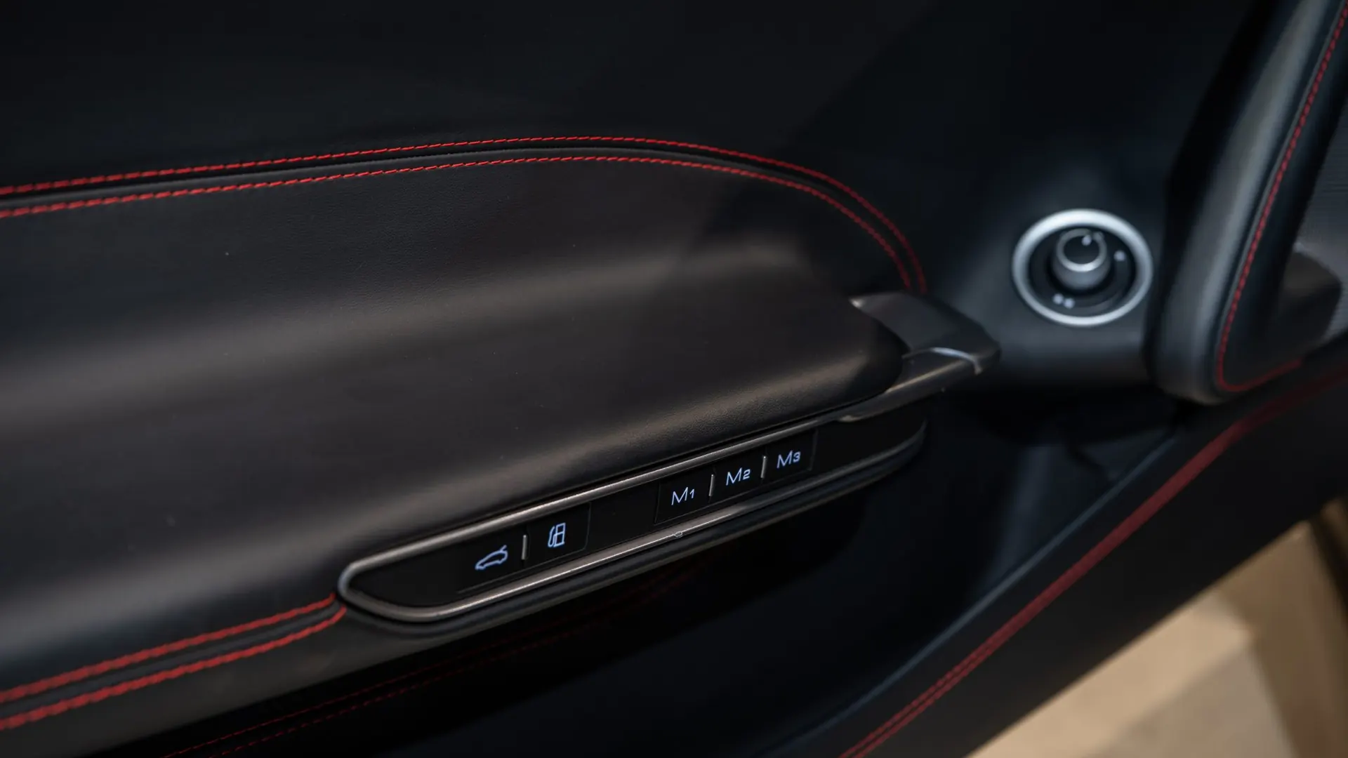 Ferrari GTC4 — photo 16