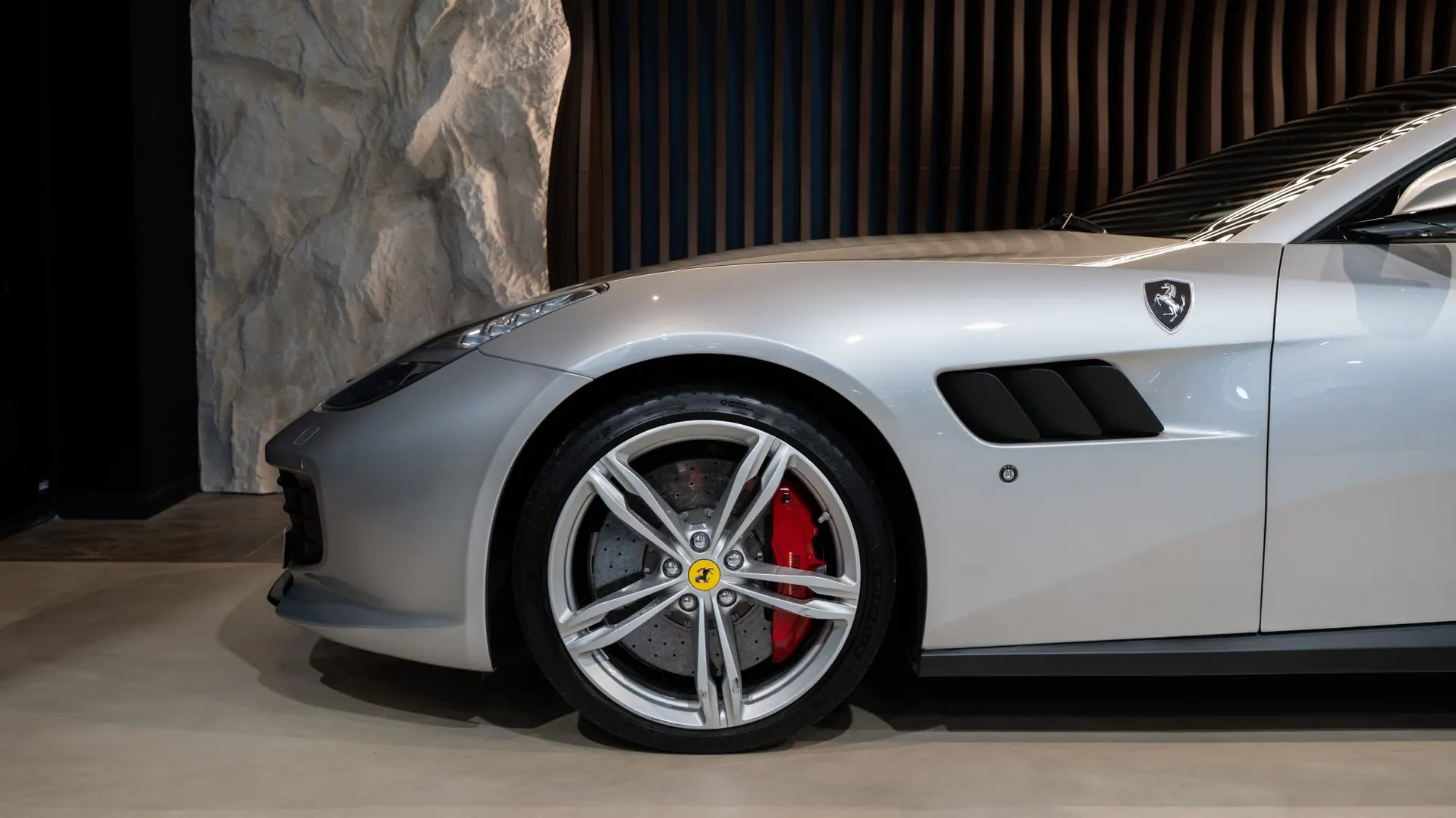 Ferrari GTC4 — photo 44