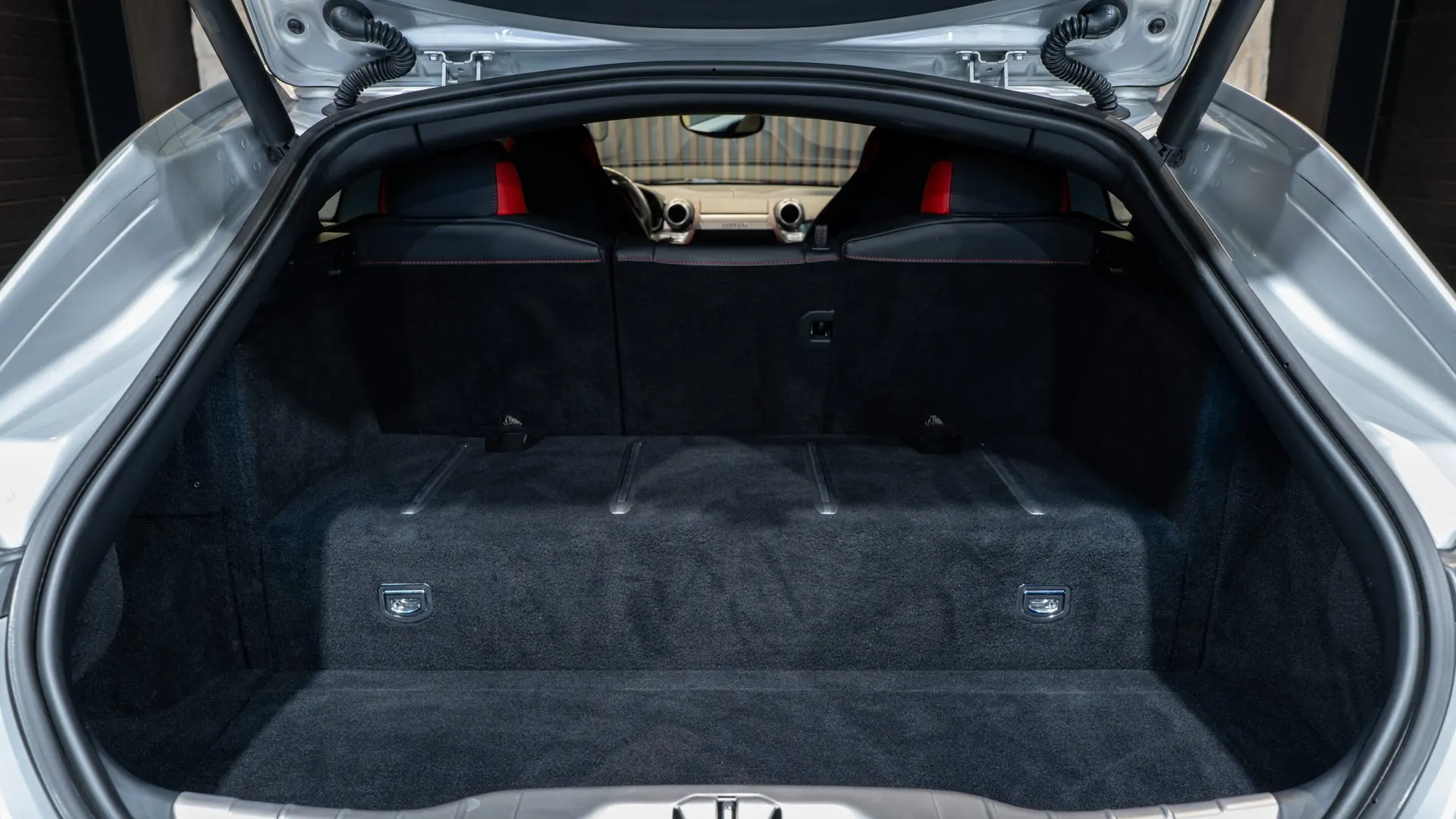 Ferrari GTC4 — photo 47