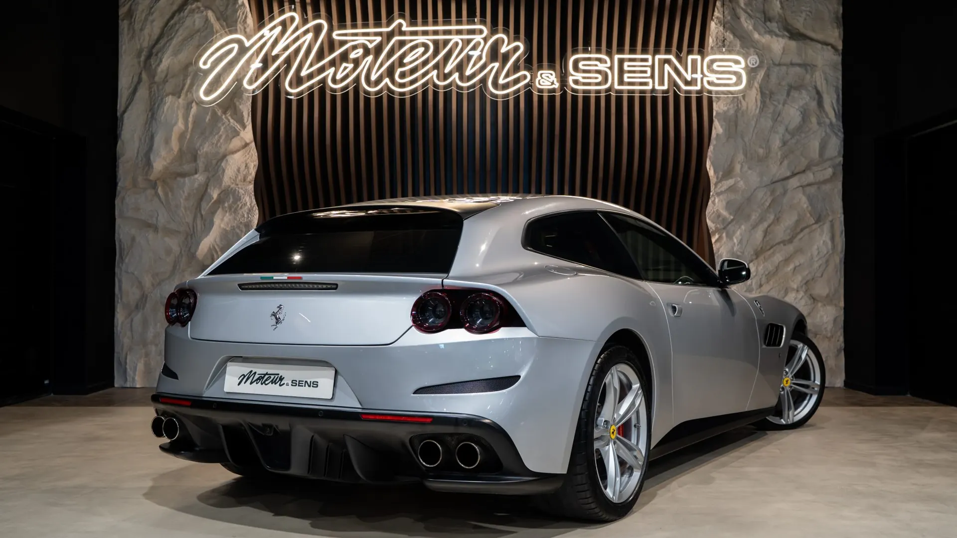 Ferrari GTC4 — photo 2