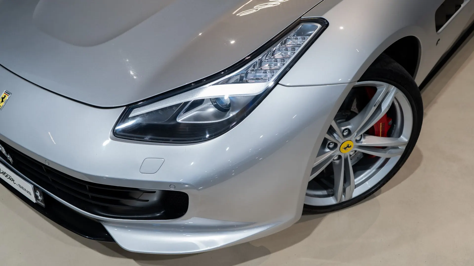 Ferrari GTC4 — photo 43