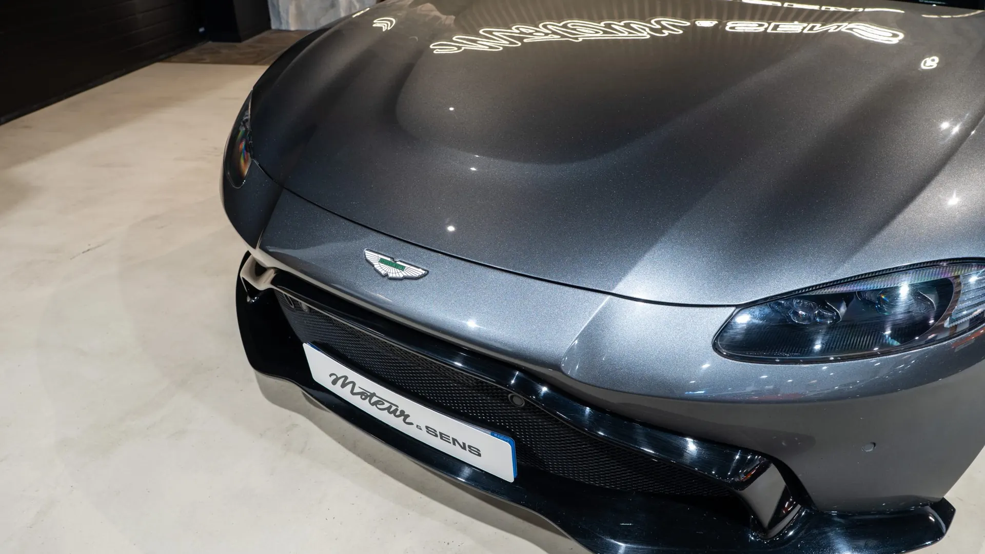 Aston Martin V8 — photo 33