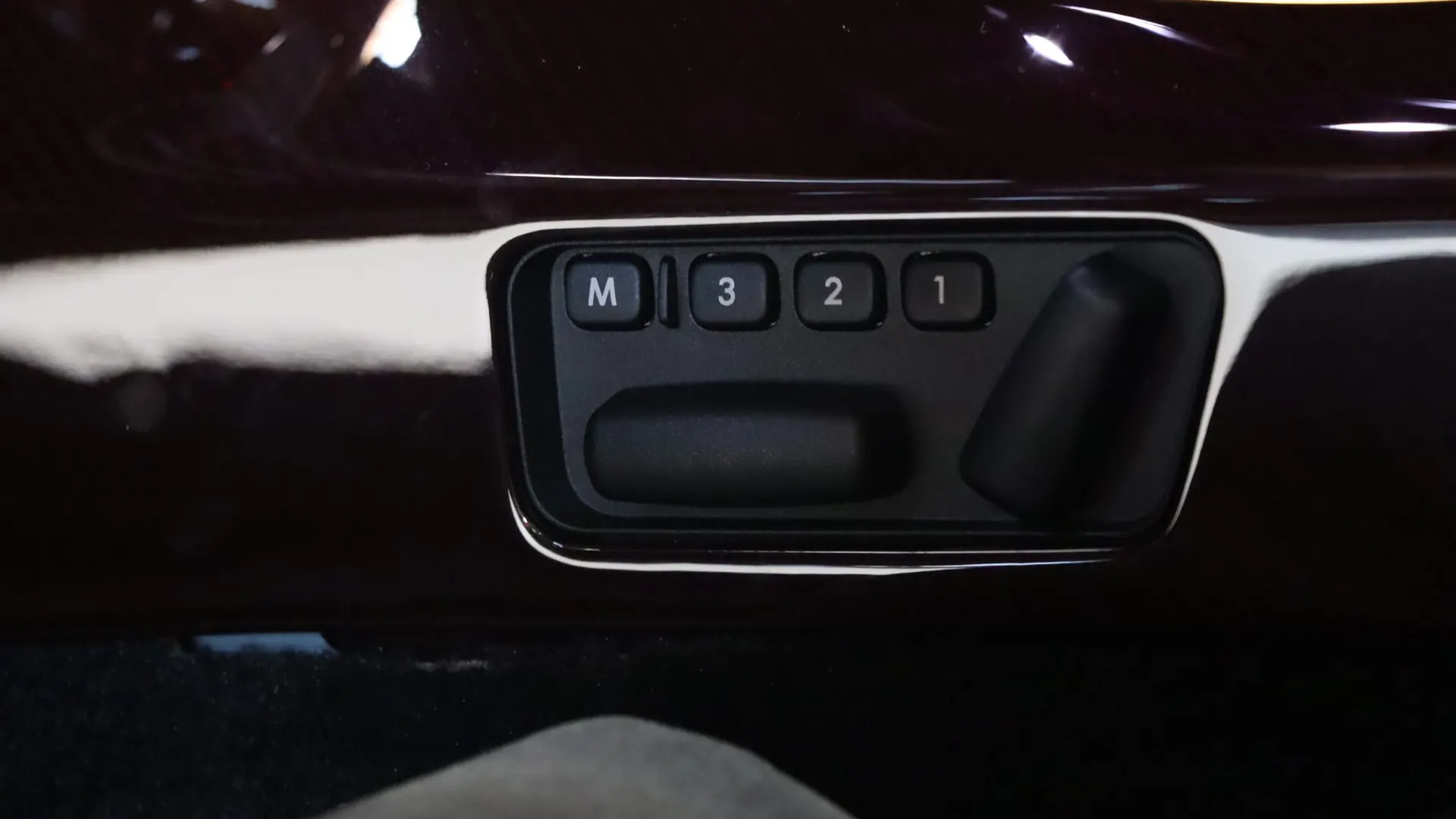 Aston Martin VANTAGE — photo 15