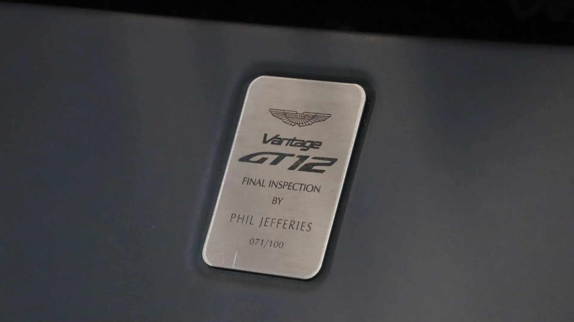 Aston Martin VANTAGE — photo 39
