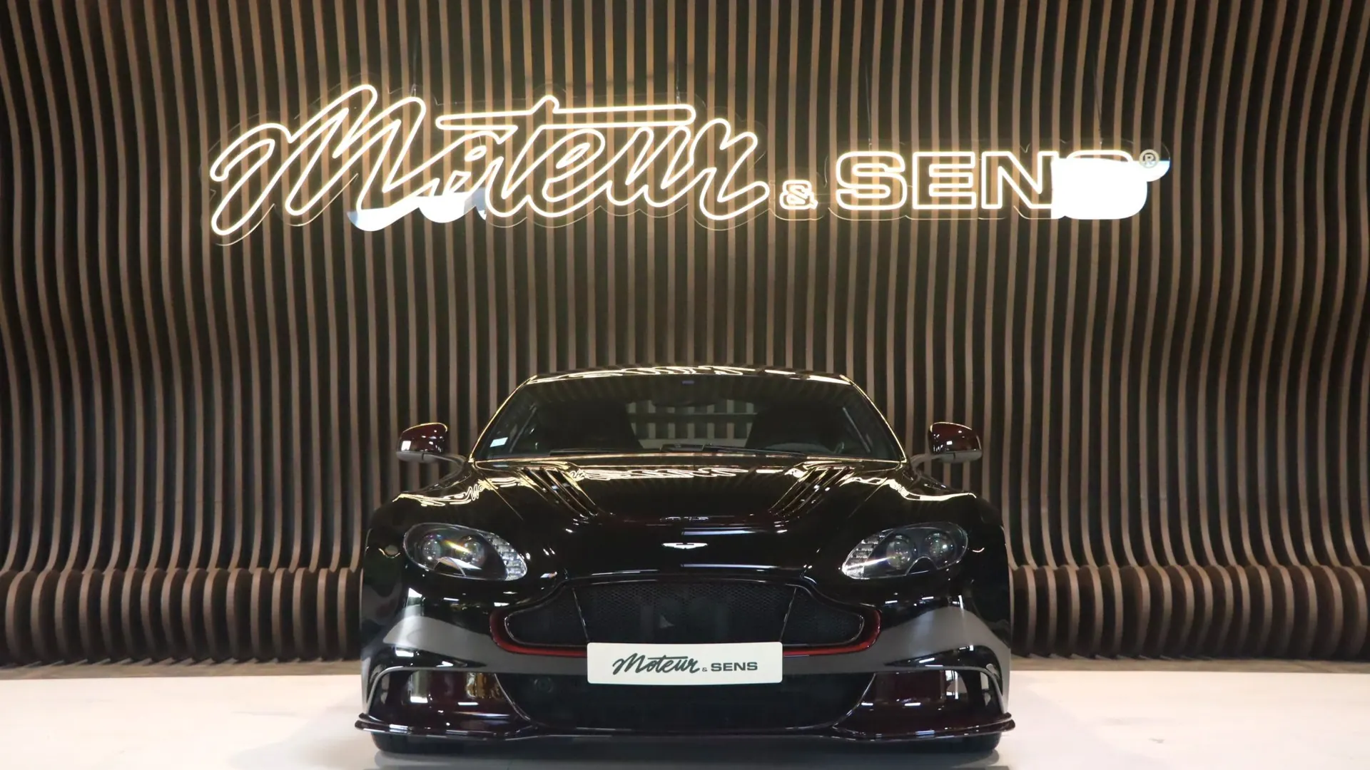 Aston Martin VANTAGE — photo 3