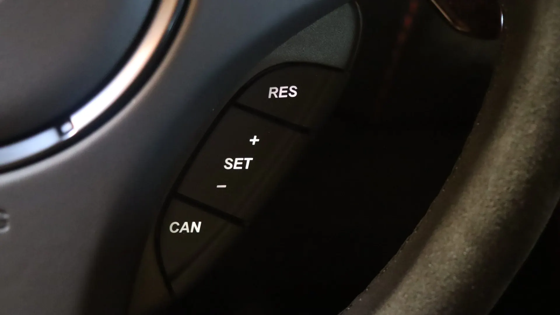 Aston Martin VANTAGE — photo 19