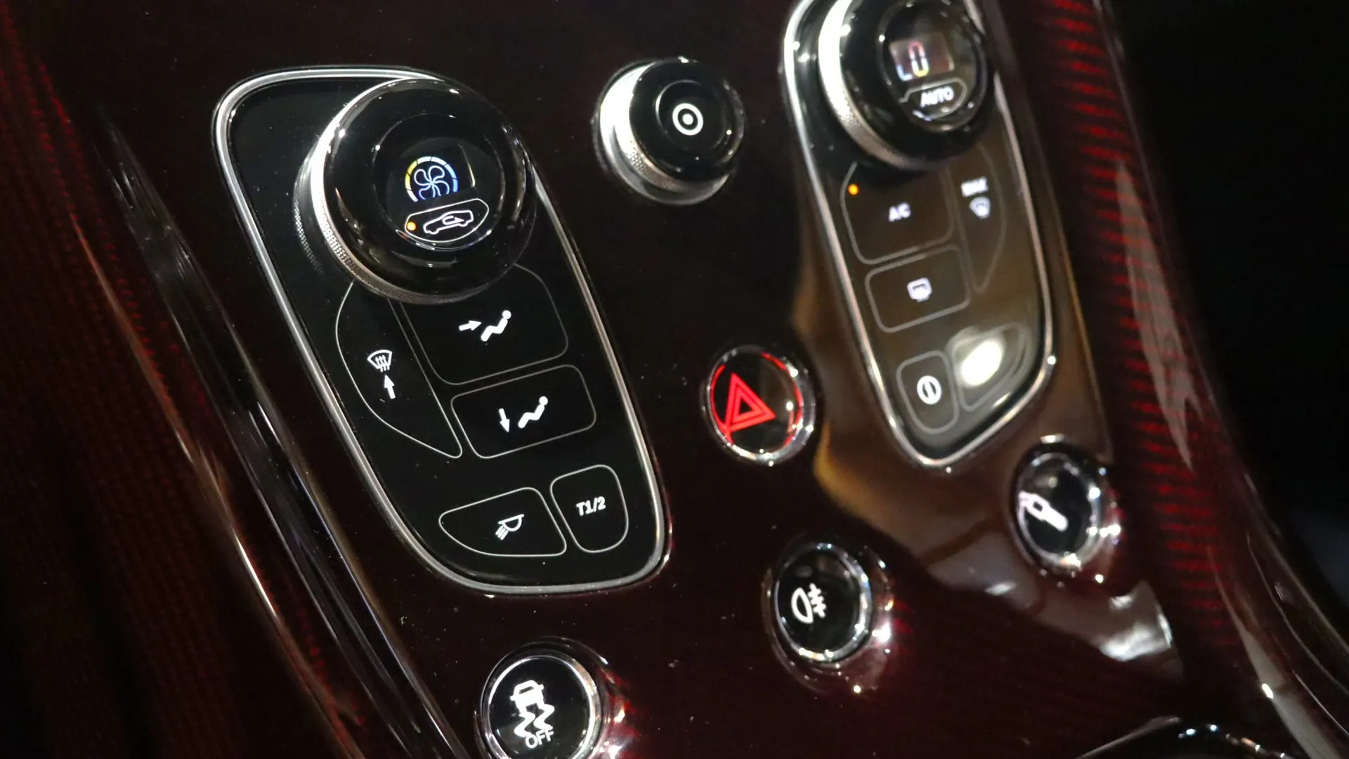 Aston Martin VANTAGE — photo 27