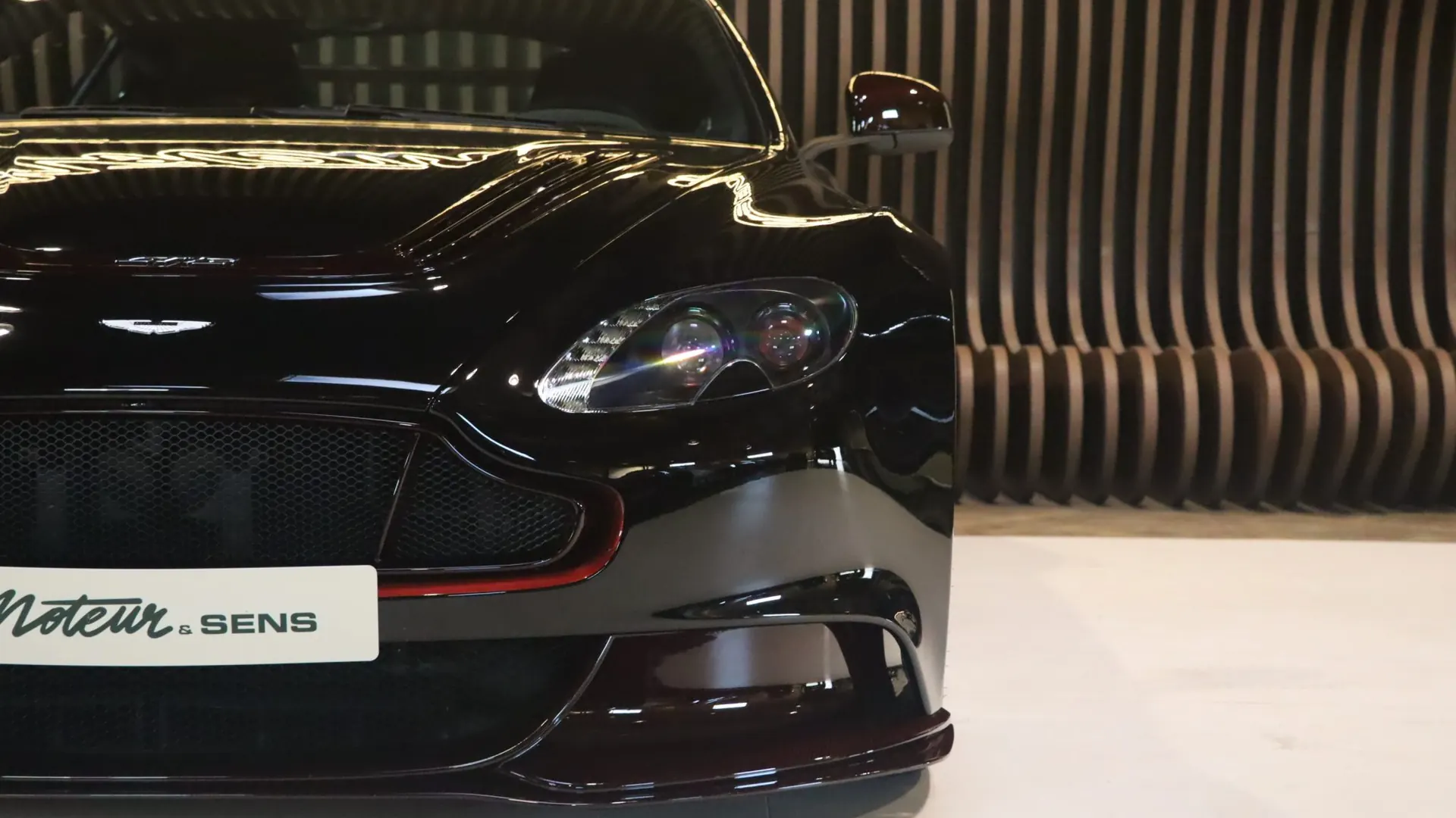 Aston Martin VANTAGE — photo 32