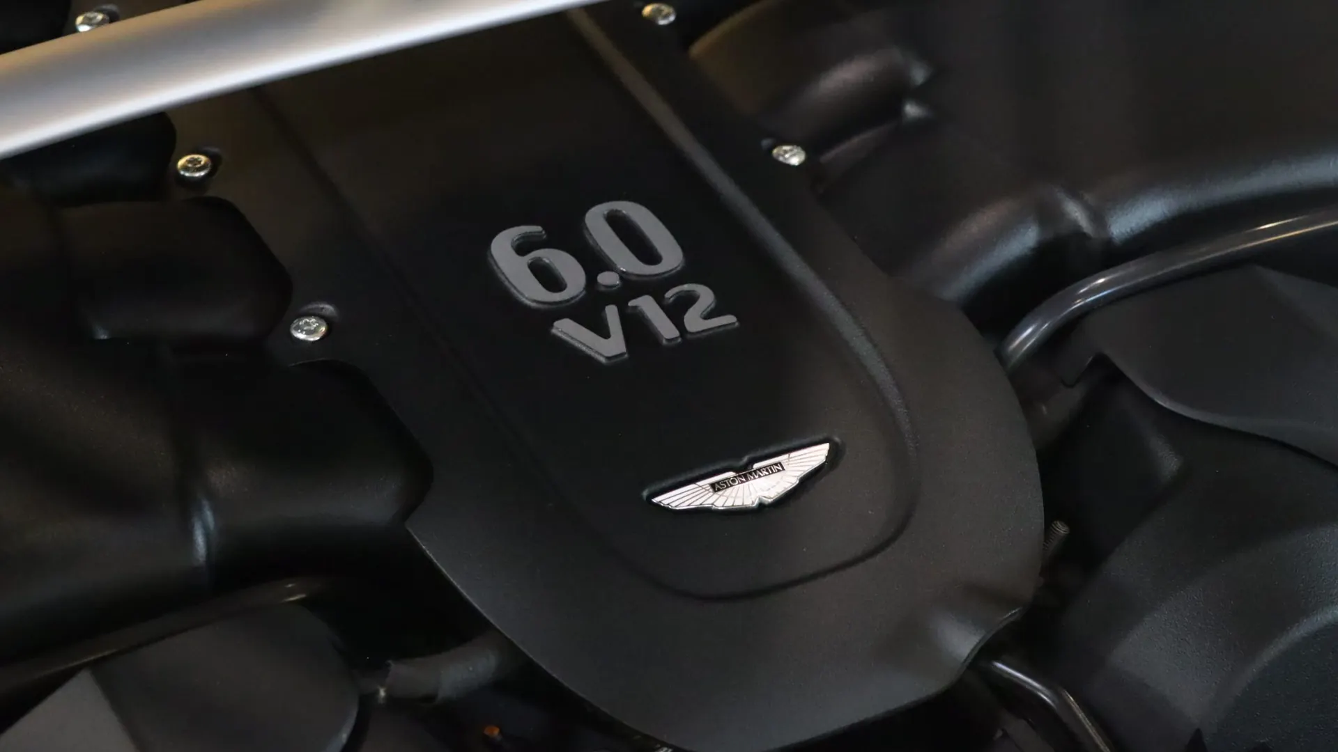 Aston Martin VANTAGE — photo 38
