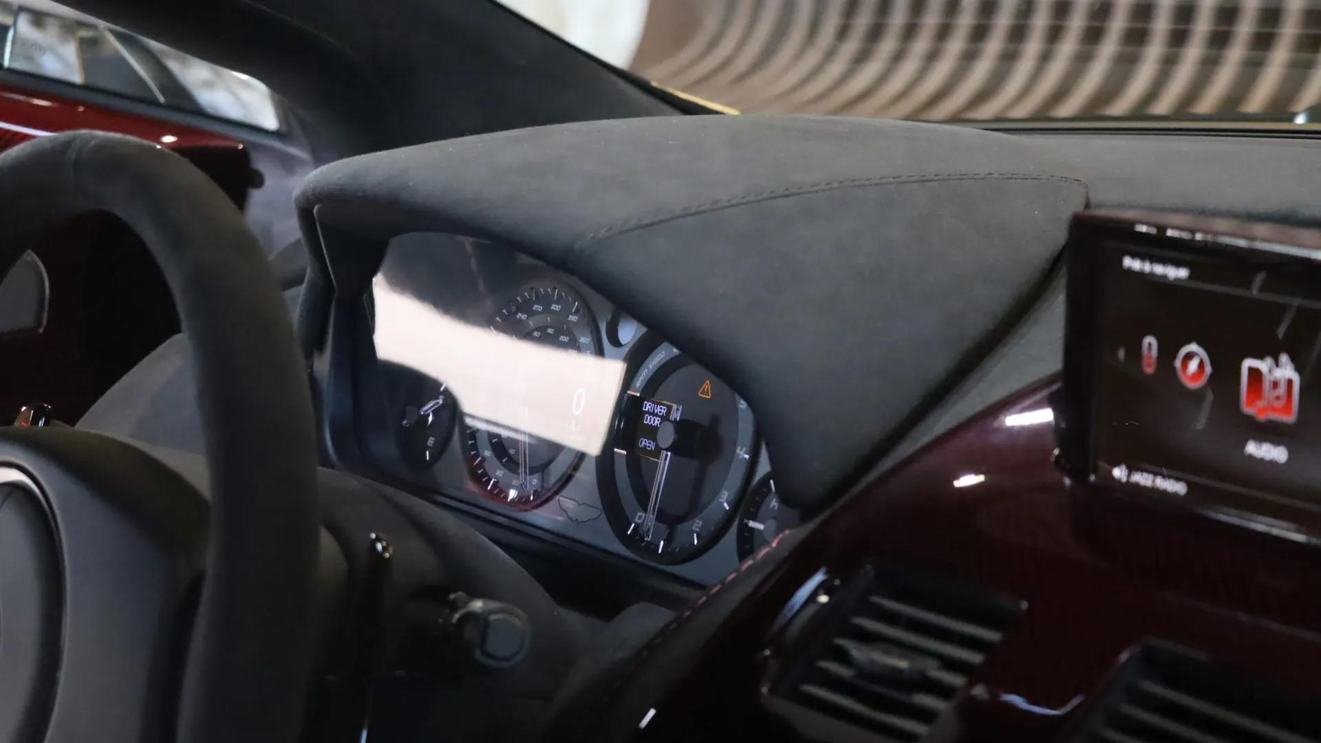 Aston Martin VANTAGE — photo 24