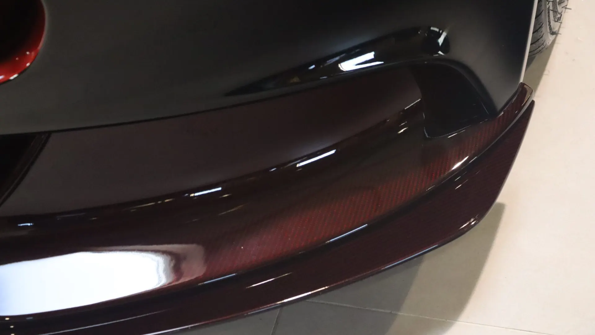 Aston Martin VANTAGE — photo 36