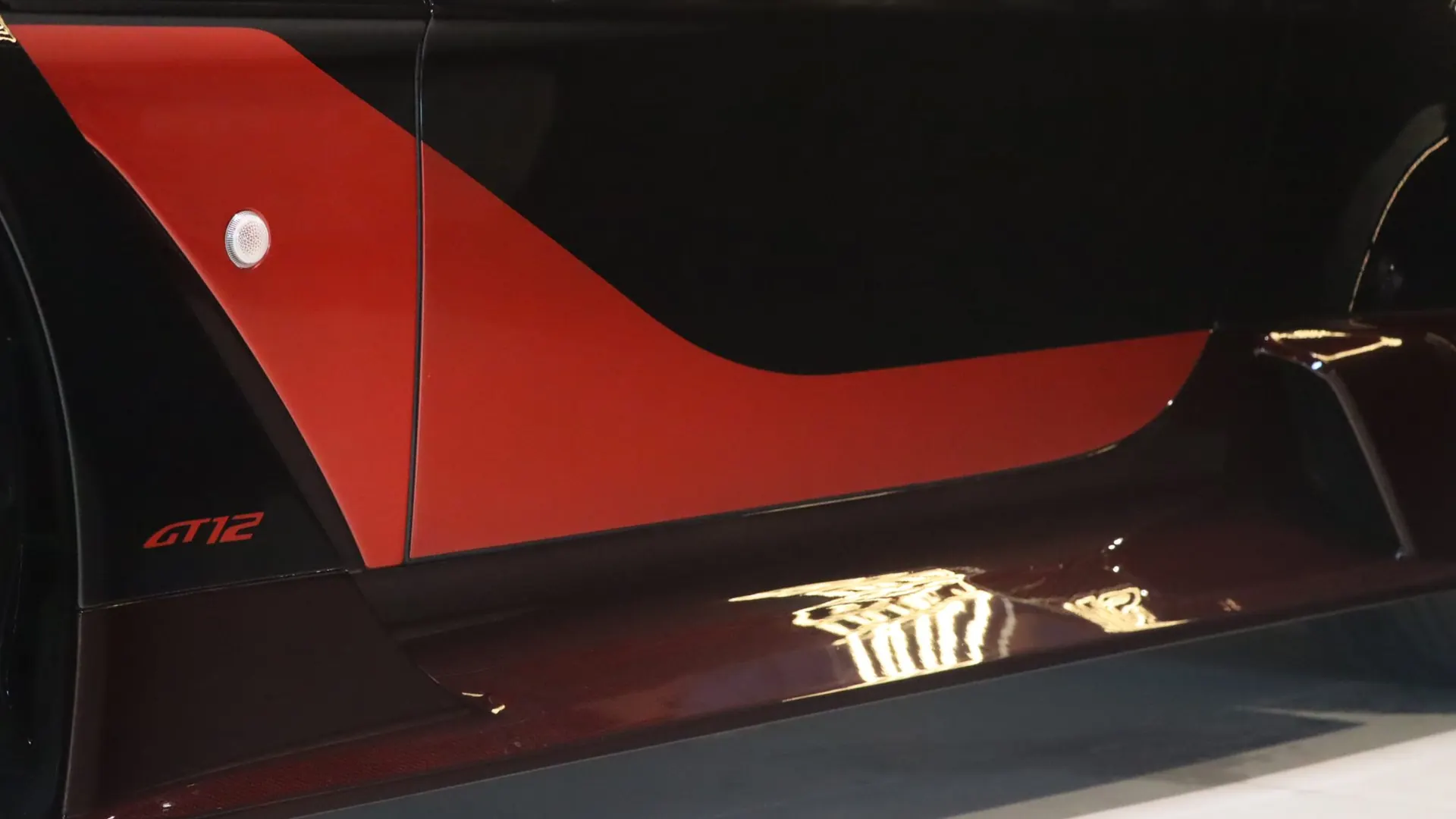 Aston Martin VANTAGE — photo 42