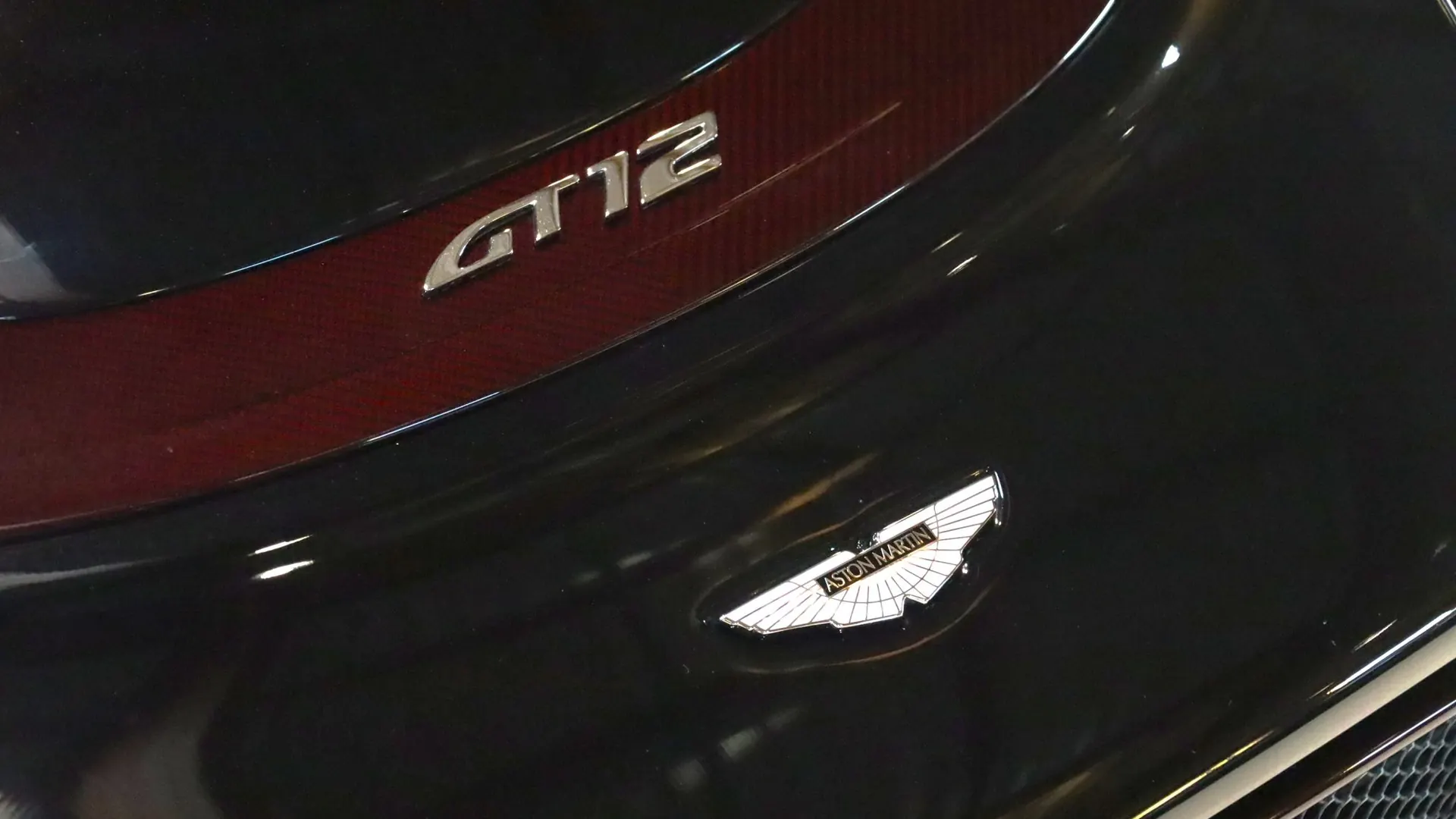 Aston Martin VANTAGE — photo 34
