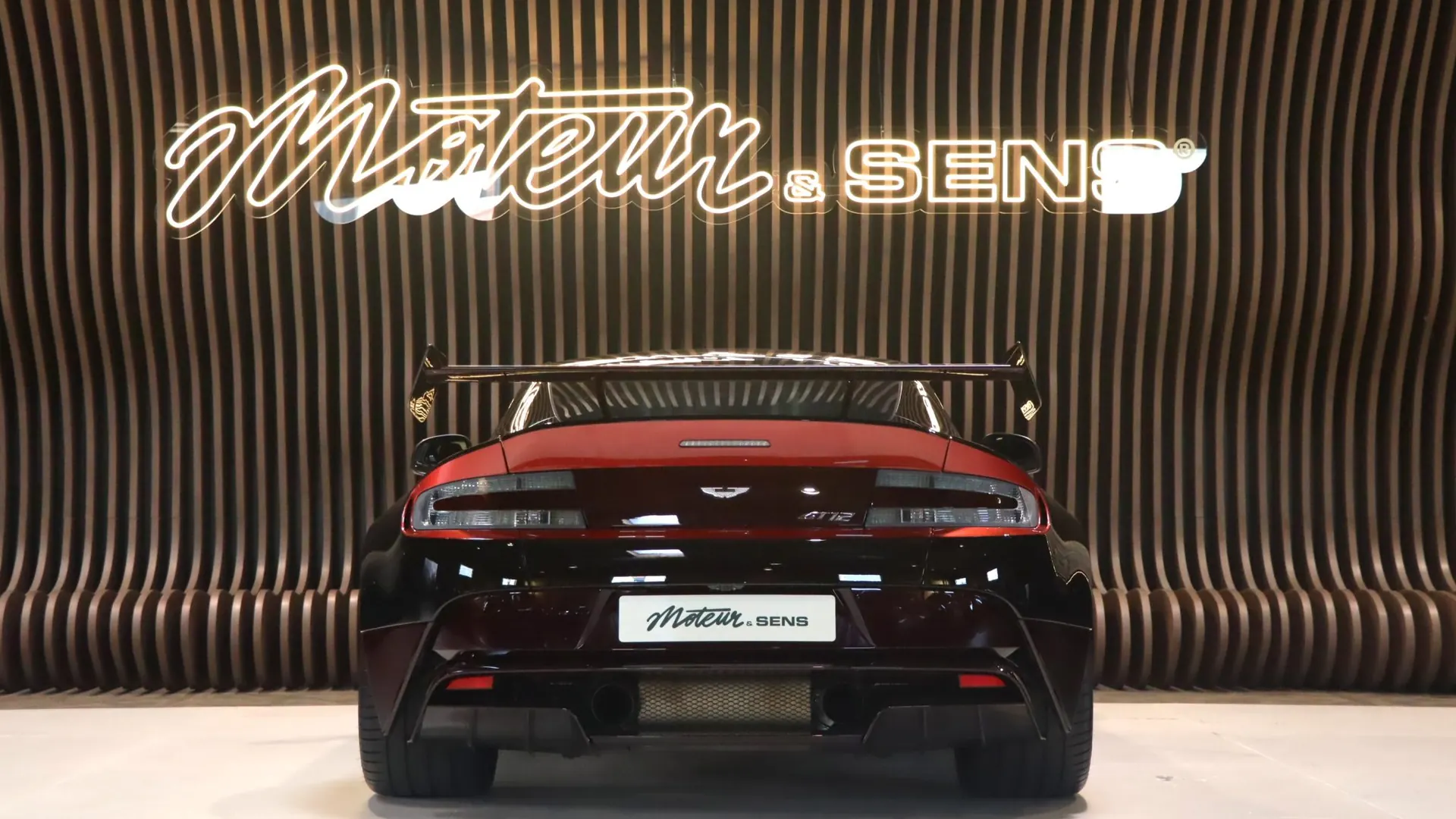Aston Martin VANTAGE — photo 4
