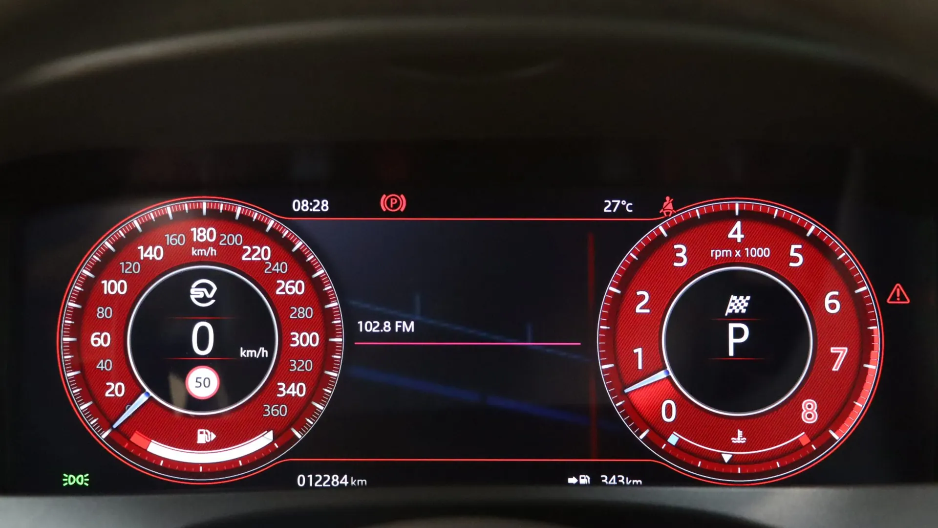 Jaguar XE — photo 21
