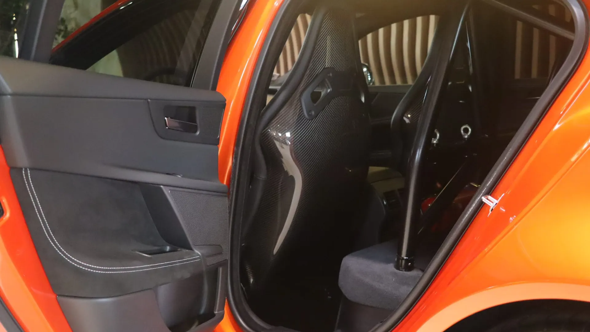 Jaguar XE — photo 35