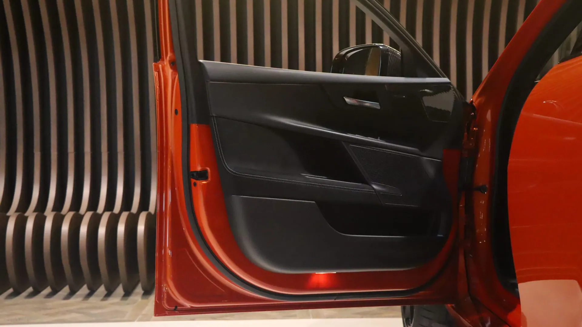 Jaguar XE — photo 10