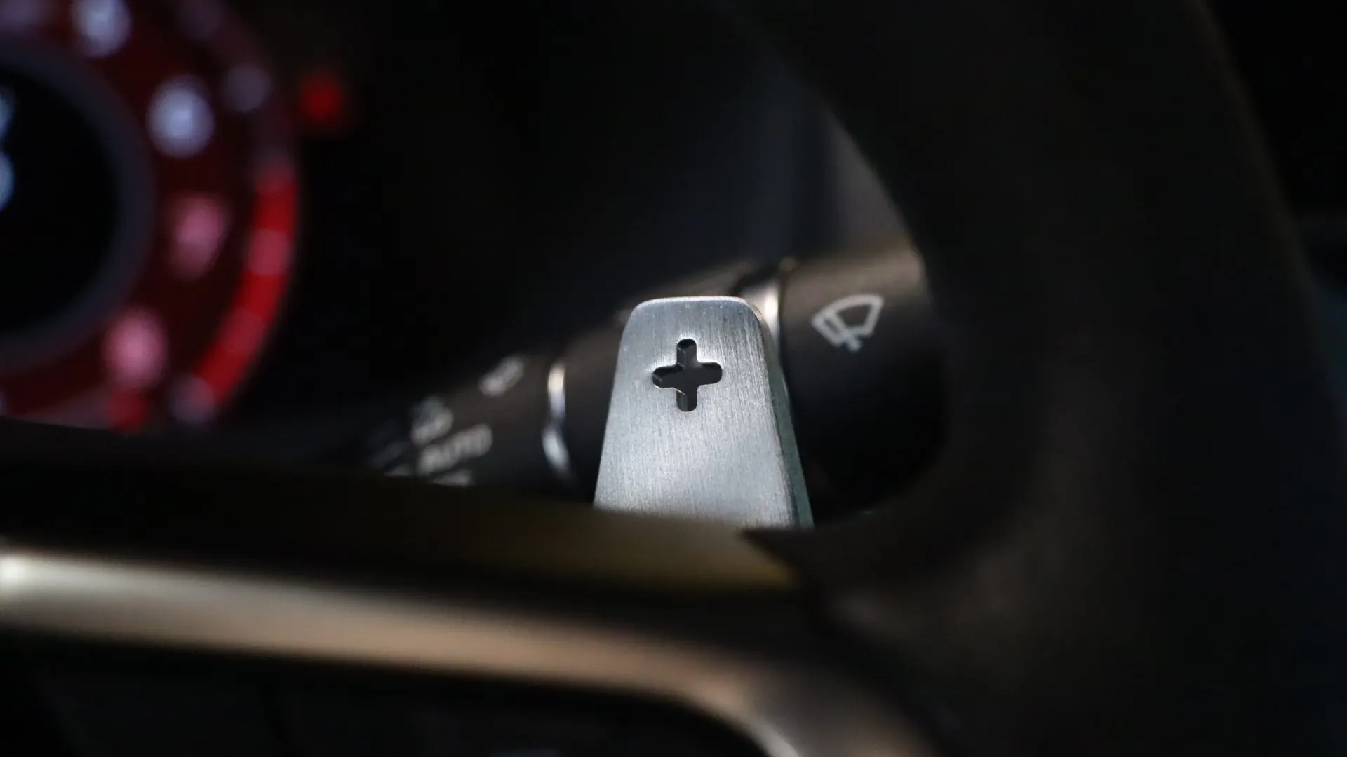 Jaguar XE — photo 18
