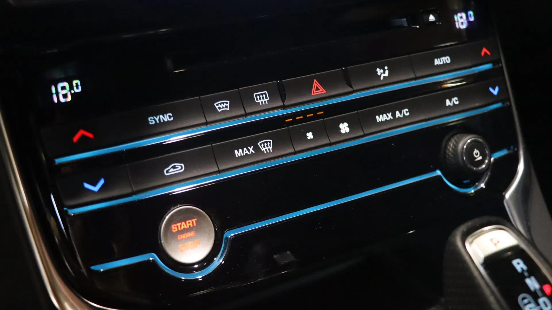 Jaguar XE — photo 26