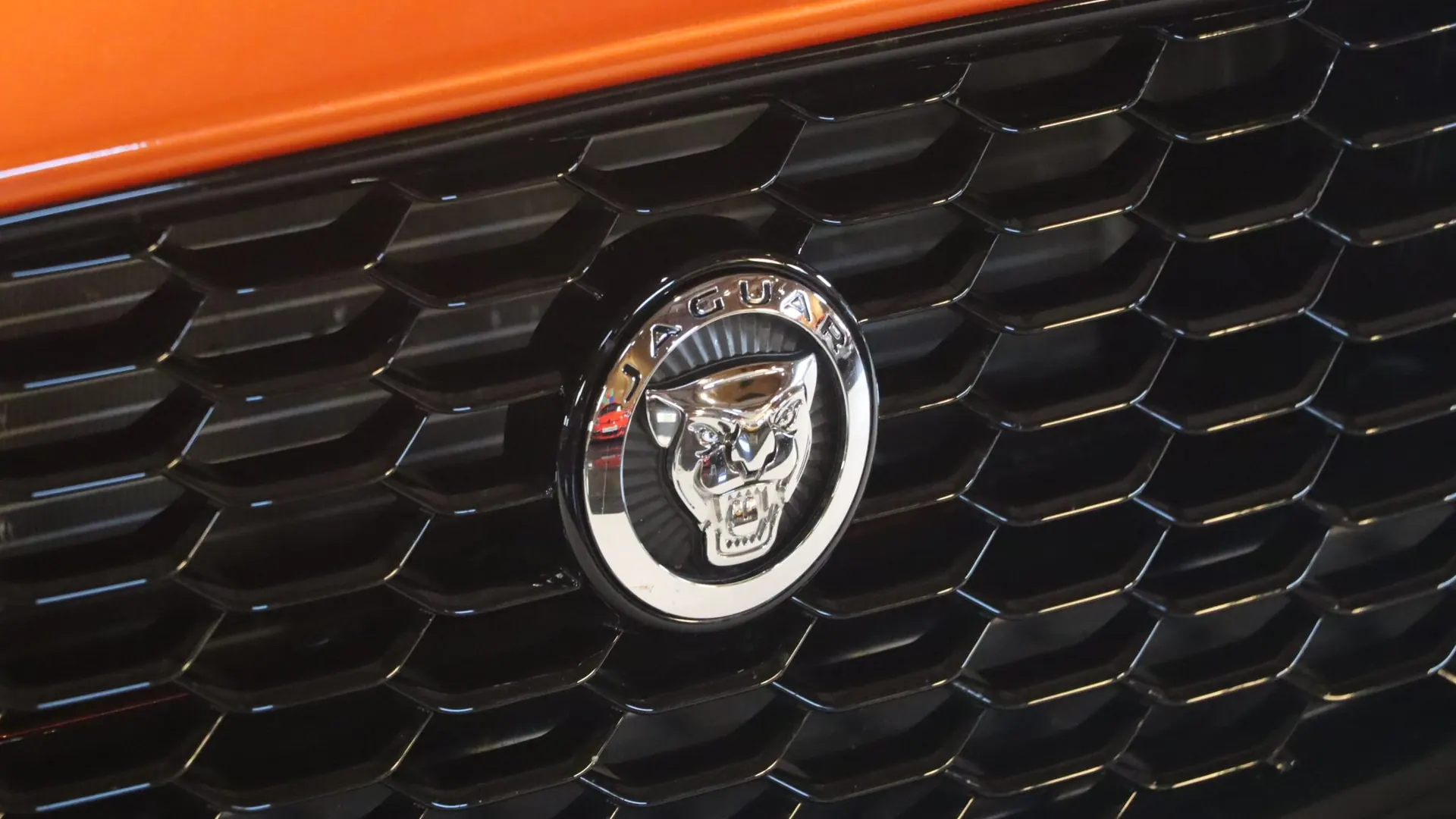 Jaguar XE — photo 45