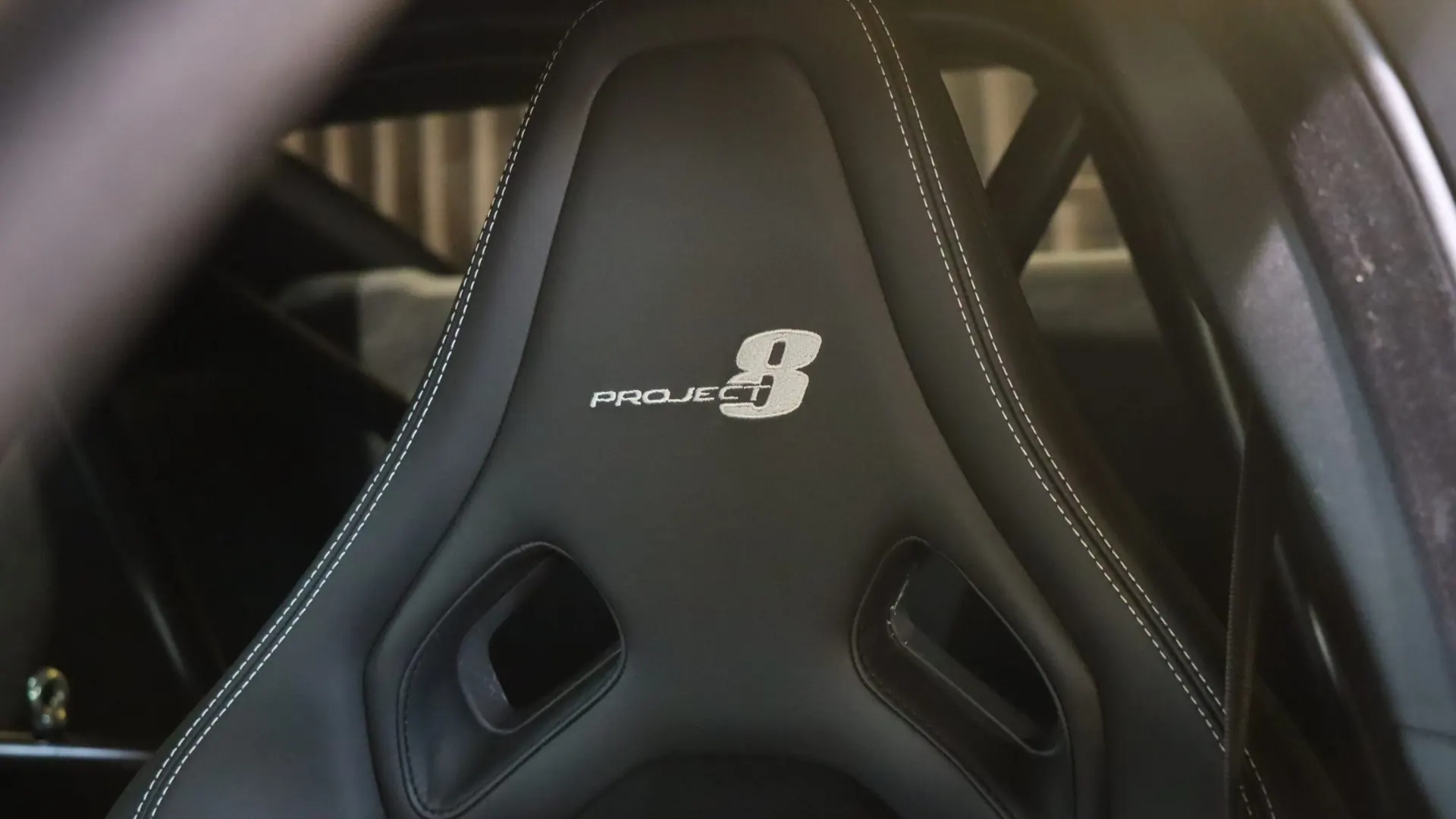 Jaguar XE — photo 32