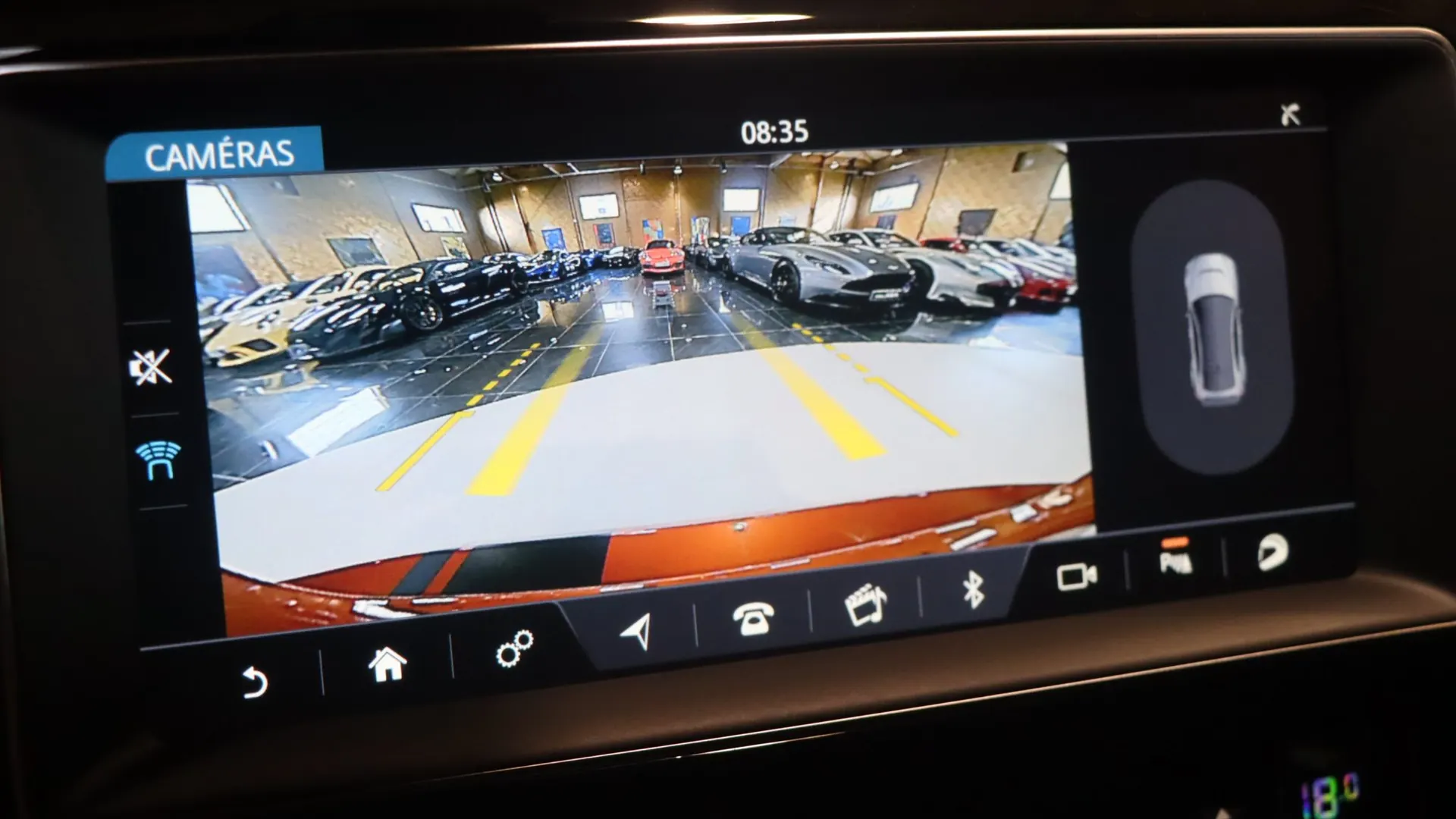 Jaguar XE — photo 25