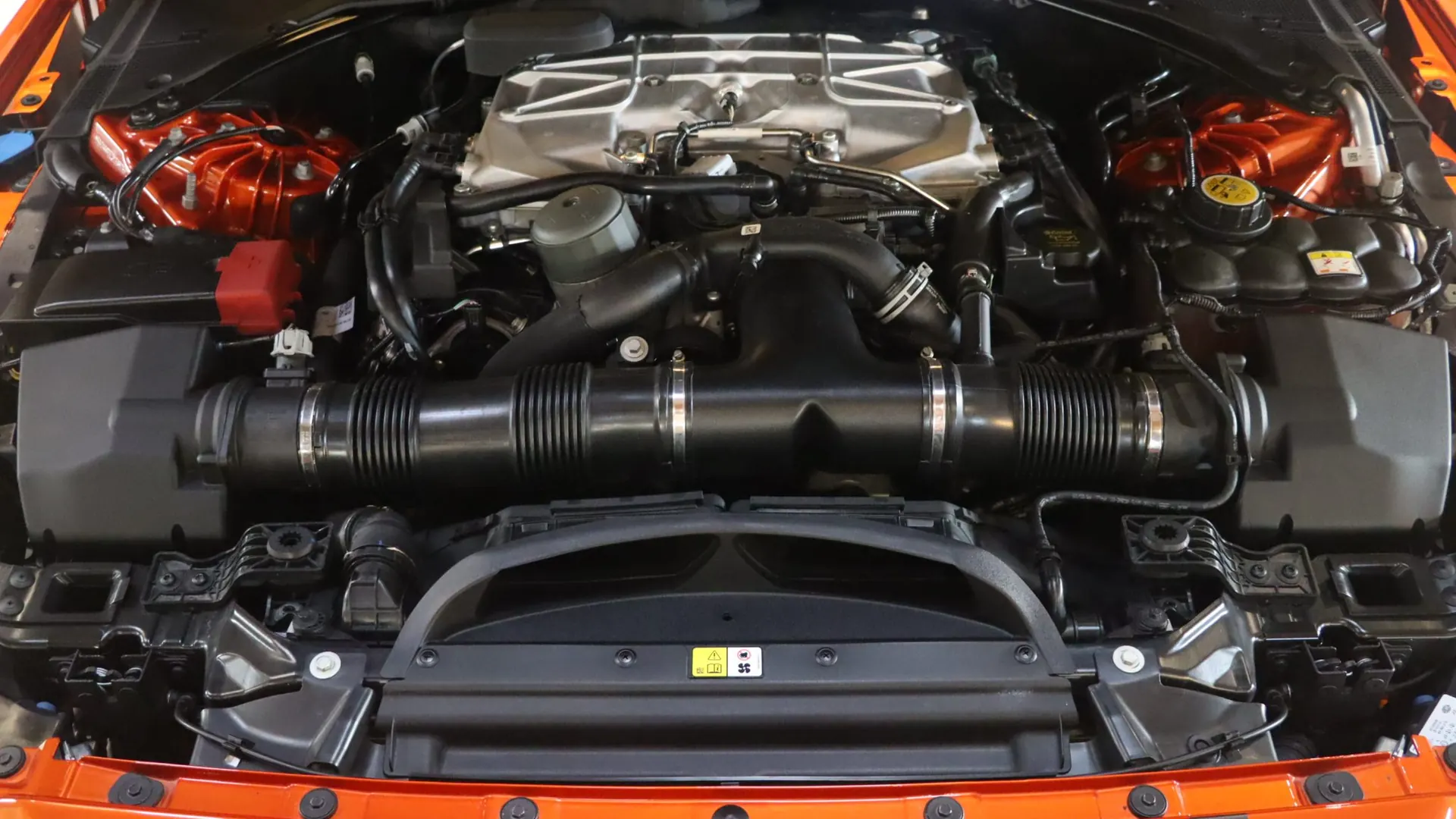 Jaguar XE — photo 48