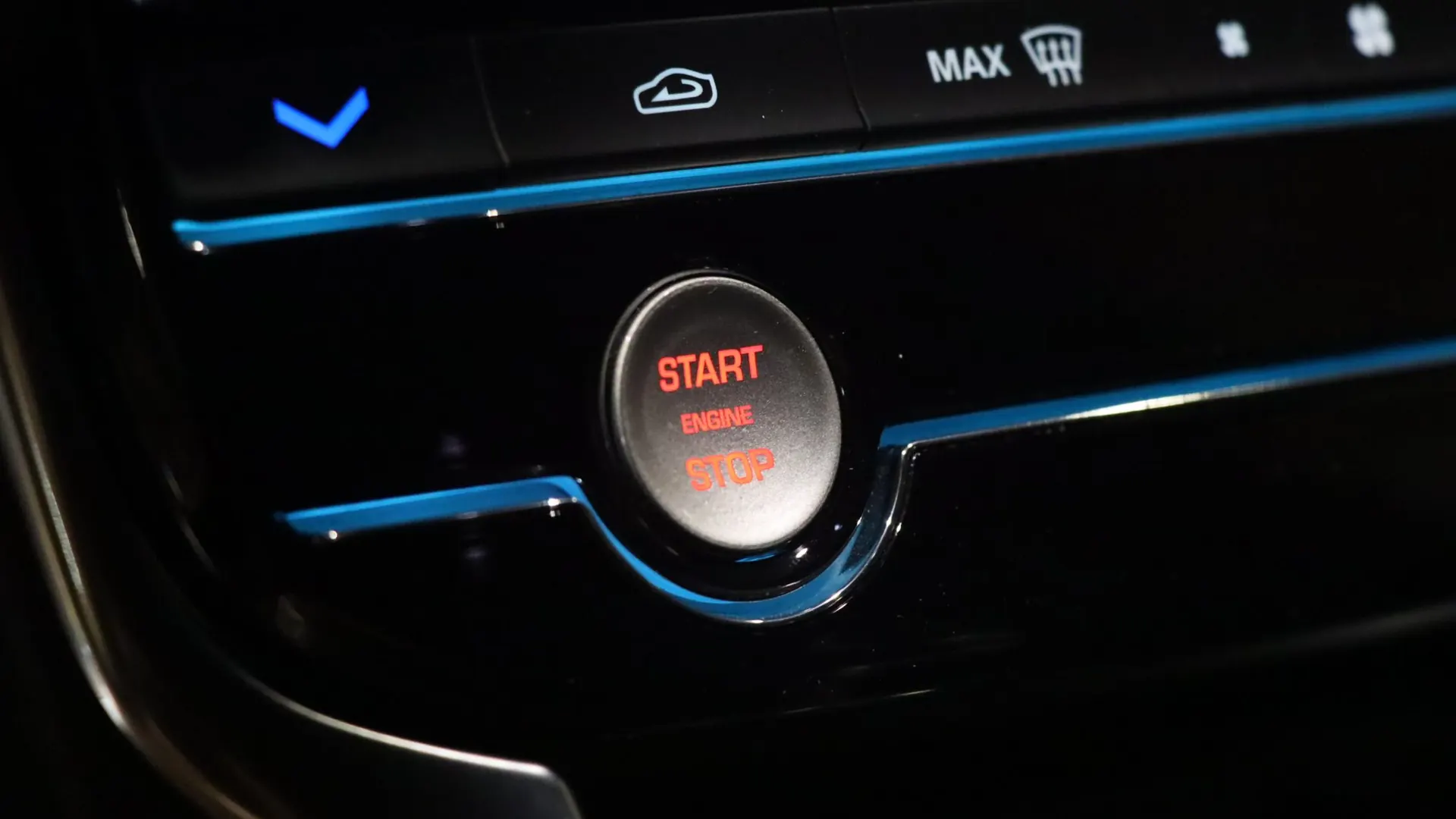 Jaguar XE — photo 27