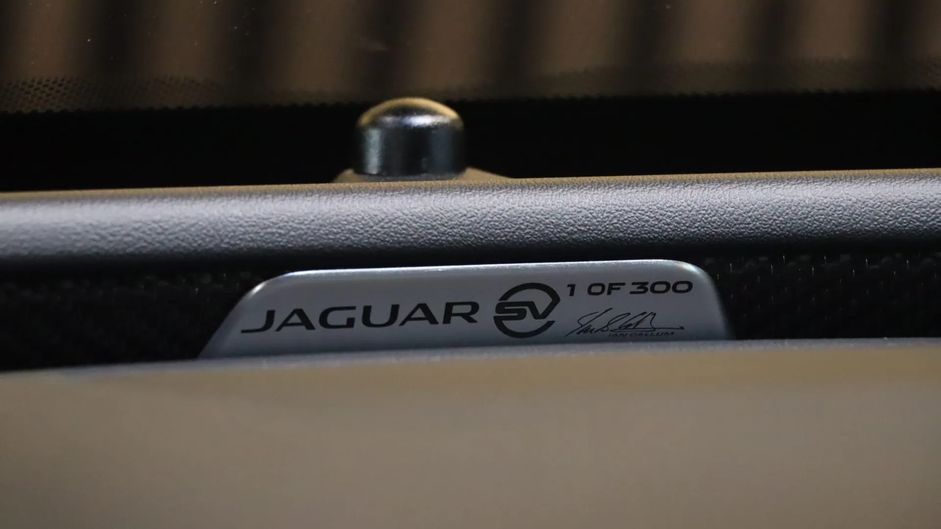 Jaguar XE — photo 23