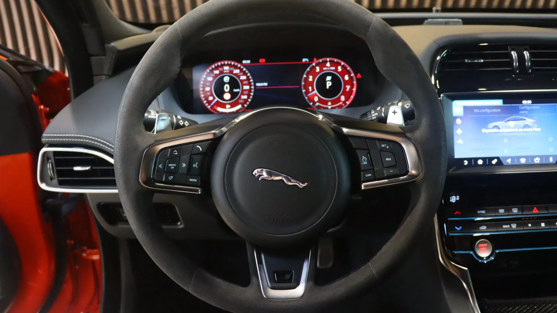Jaguar XE — photo 9