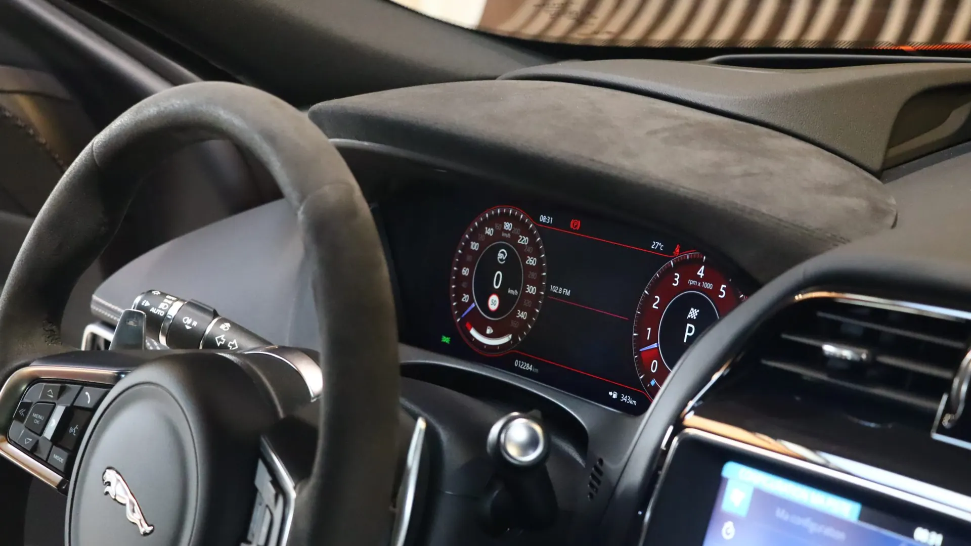 Jaguar XE — photo 22