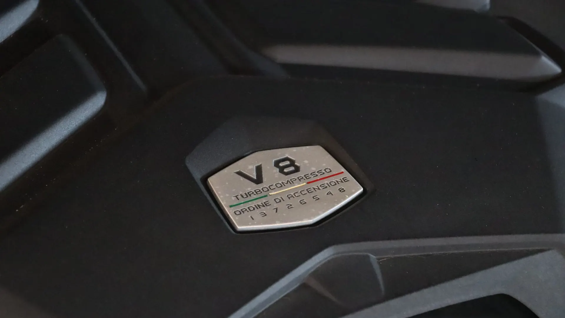 Lamborghini URUS — photo 49